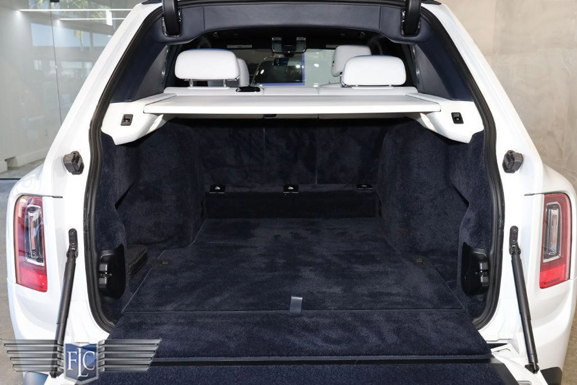 mph044_1349161753_used_2021_rolls_royce_cullinan_sportutility_9689_22989825_45_1024_27383adb8a