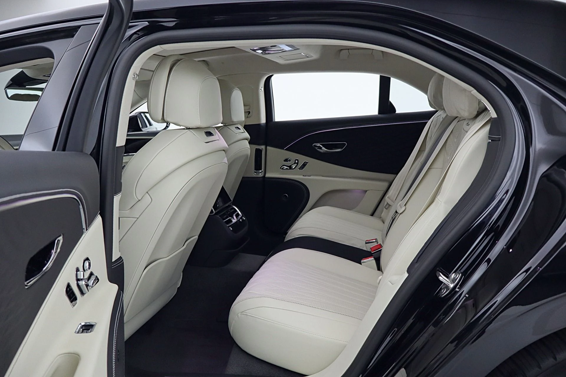 mph044_1365498494_New_2026_BENTLEY_Flying_Spur_Azure_V8_5aebcd6b9c