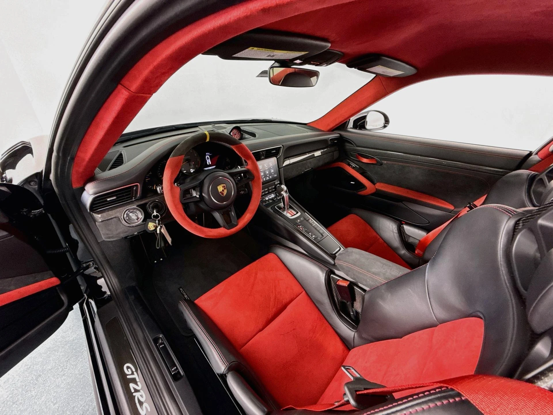 mph044_1370765080_Used_2018_Porsche_911_GT_2_RS_1785886176_b6d376650b