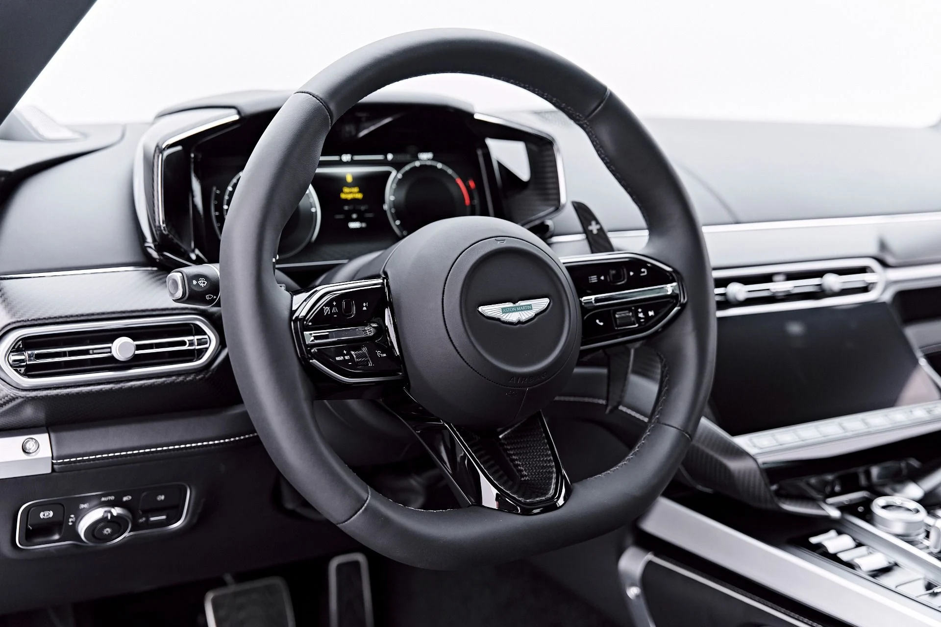 mph044_1373907210_Used_2025_Aston_Martin_Vanquish_V12_1786045843_120aac715a