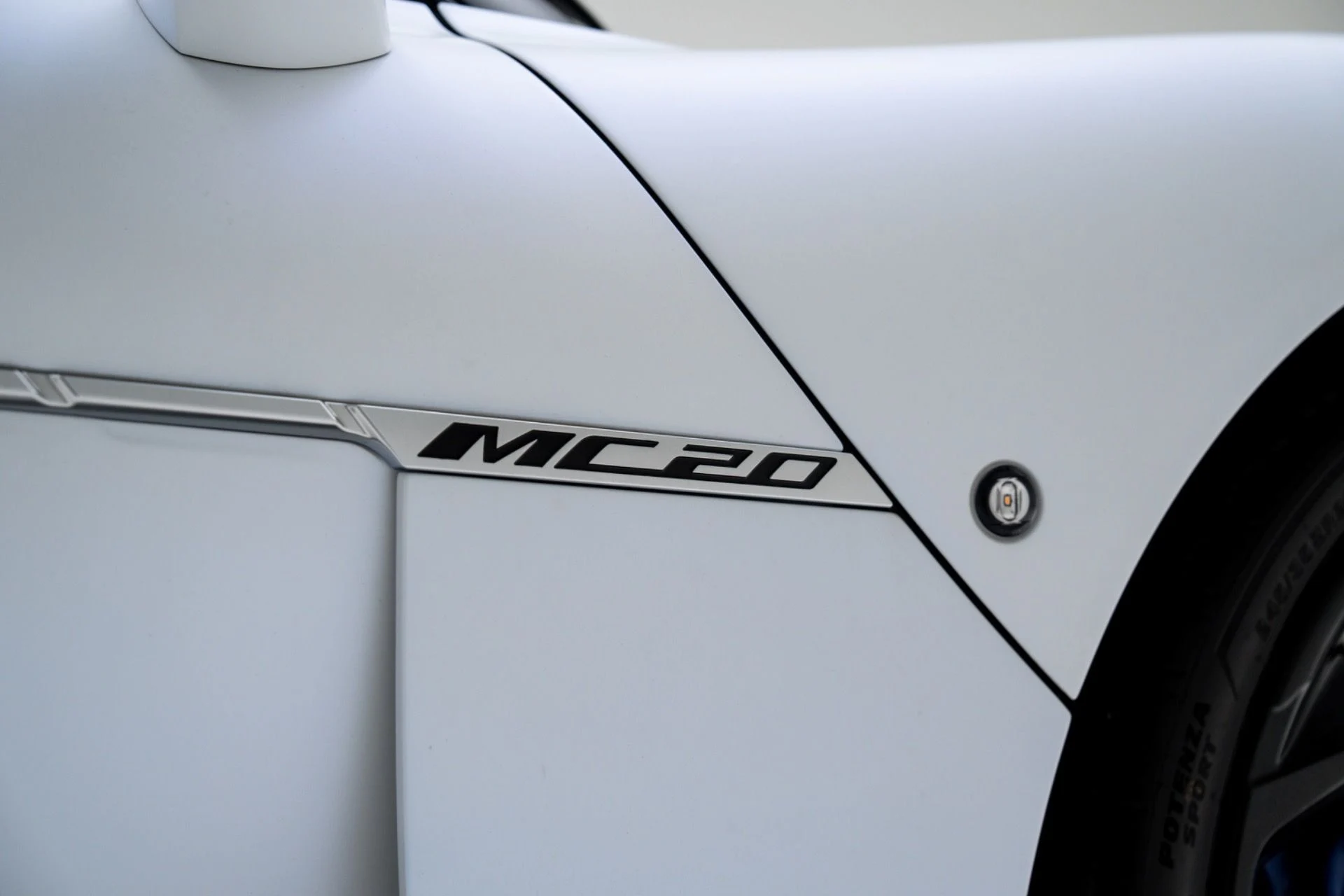 mph044_1376004785_Used_2022_Maserati_MC_20_1777496450_4ca0277f4f