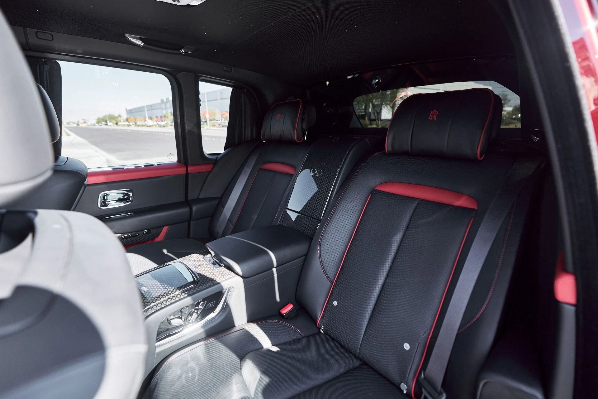 mph044_1410260454_Used_2022_Rolls_Royce_Cullinan_Black_Badge_1764038771_e37a139a7b