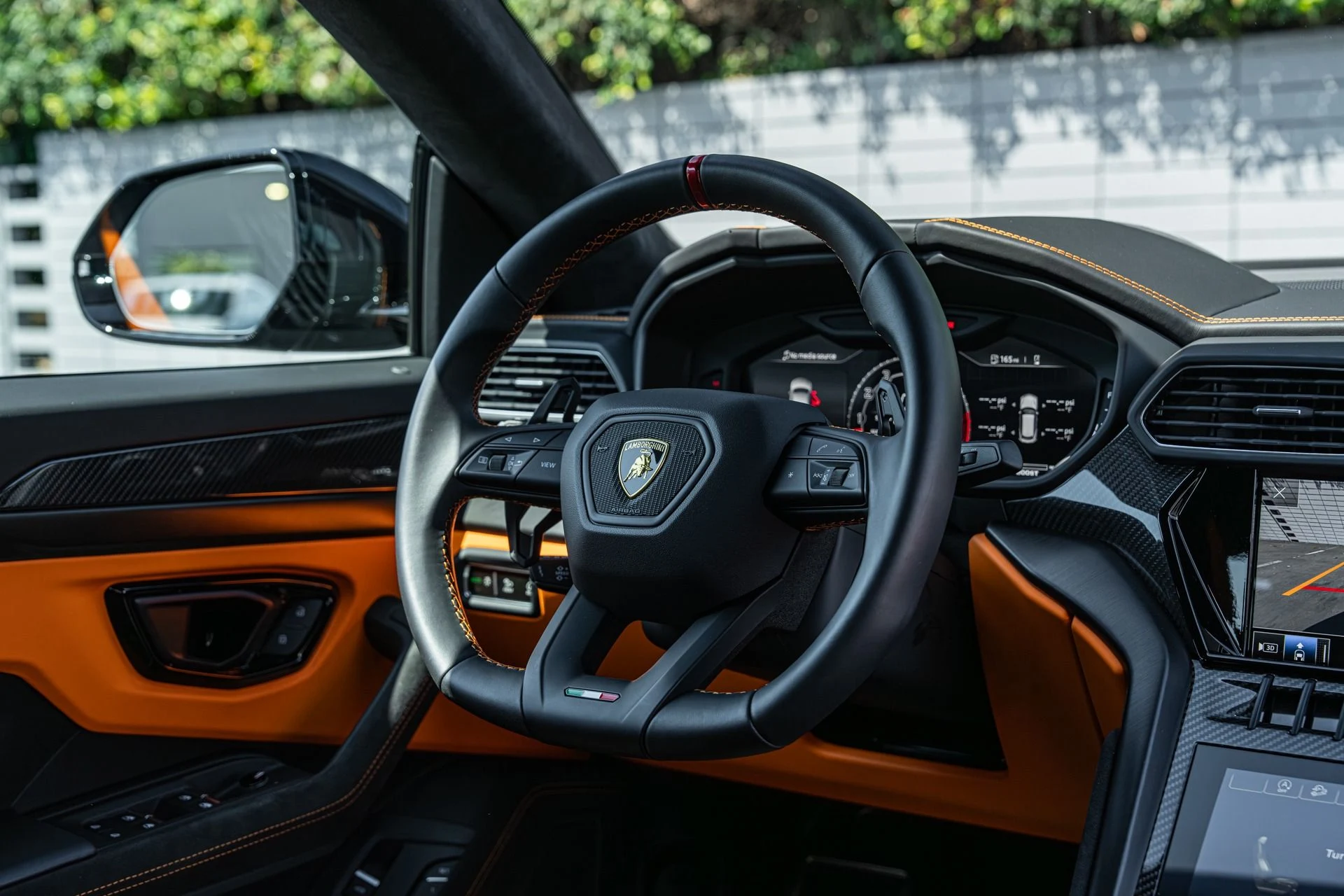 mph044_1410269350_Used_2024_Lamborghini_Urus_S_1755026194_61aa358a87