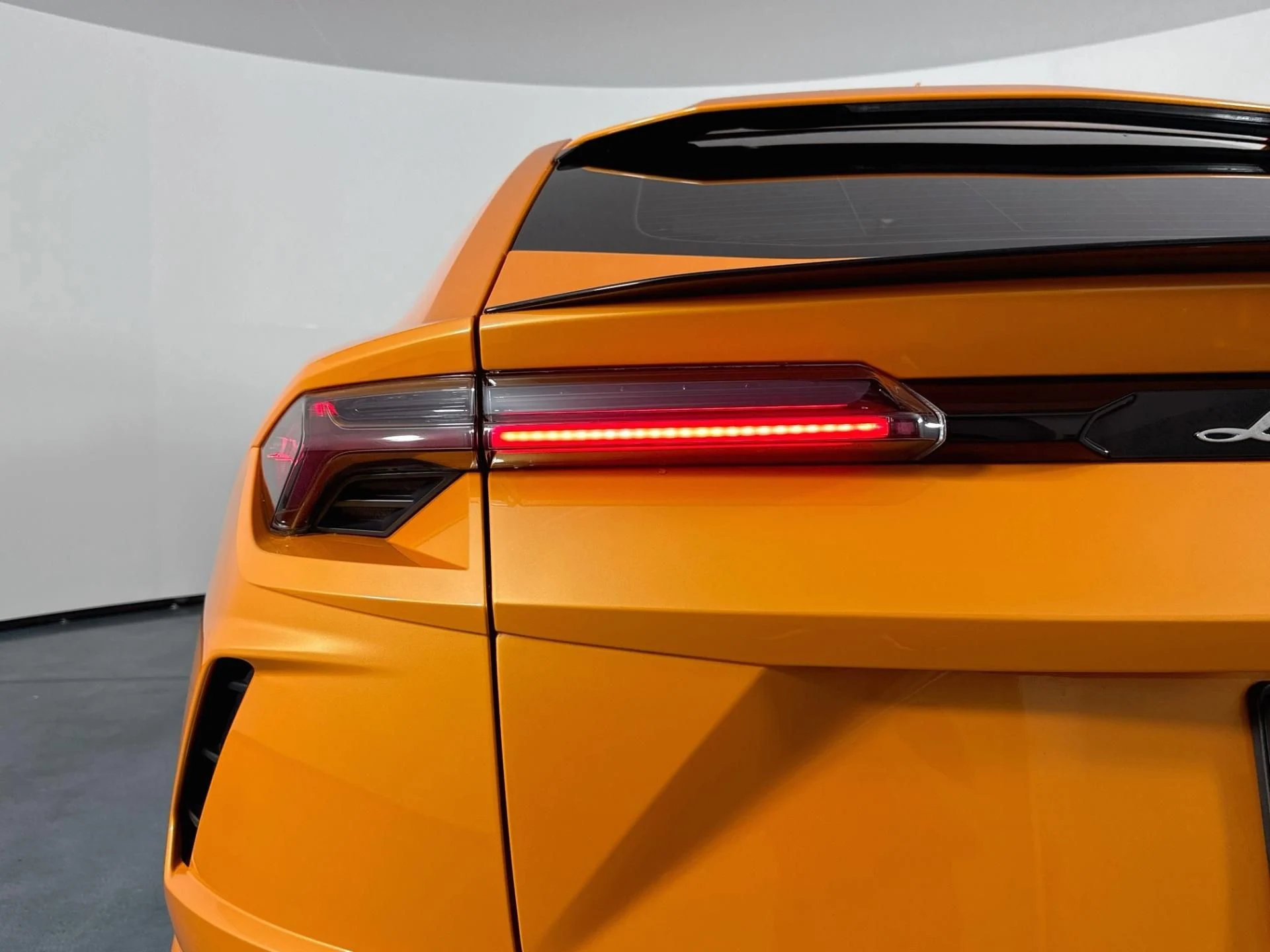mph044_1416354147_Used_2022_Lamborghini_Urus_1790289784_5bcb9c220e