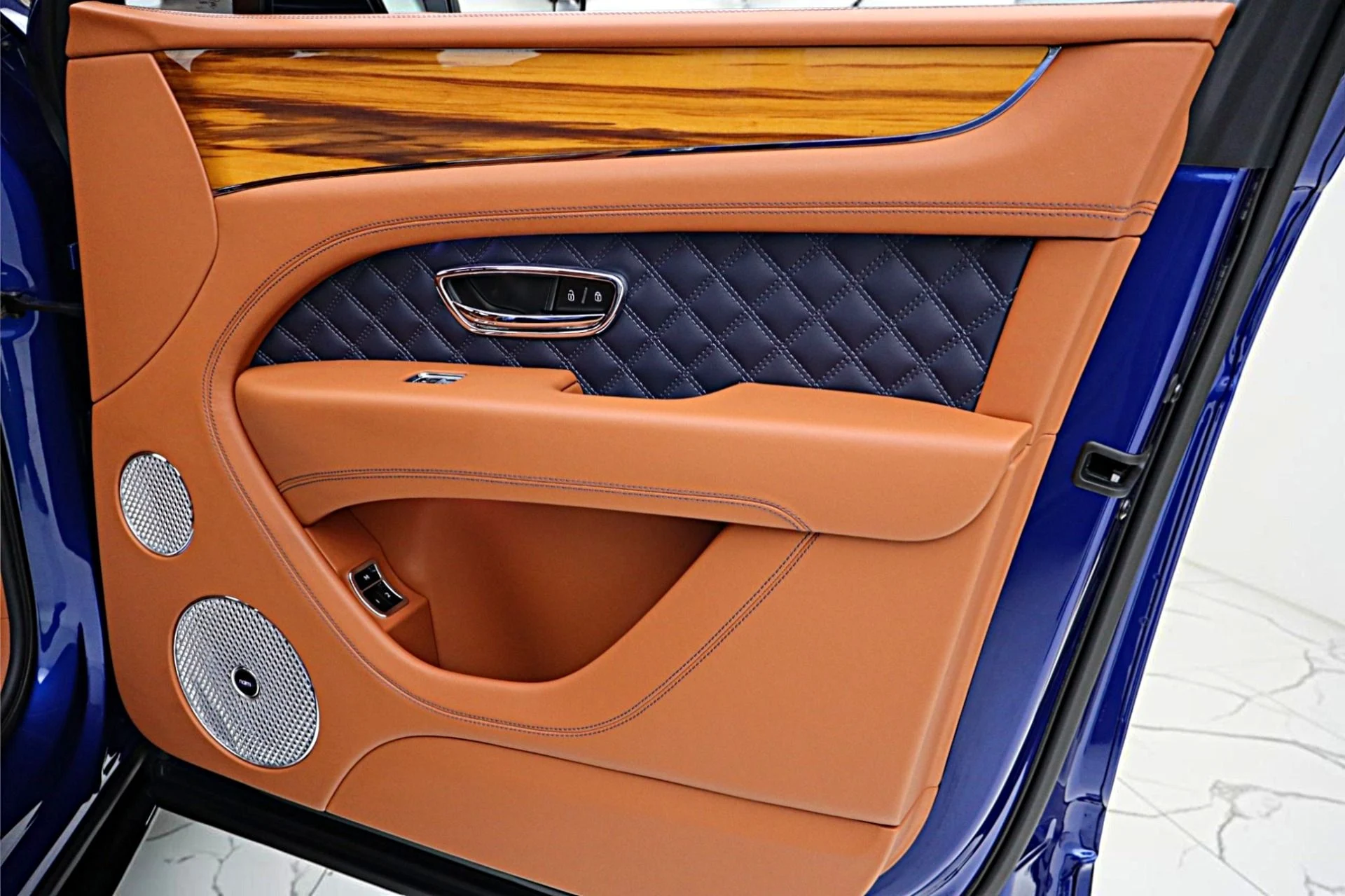 mph044_1442360426_Used_2022_Bentley_Bentayga_S_V8_abea6a4112