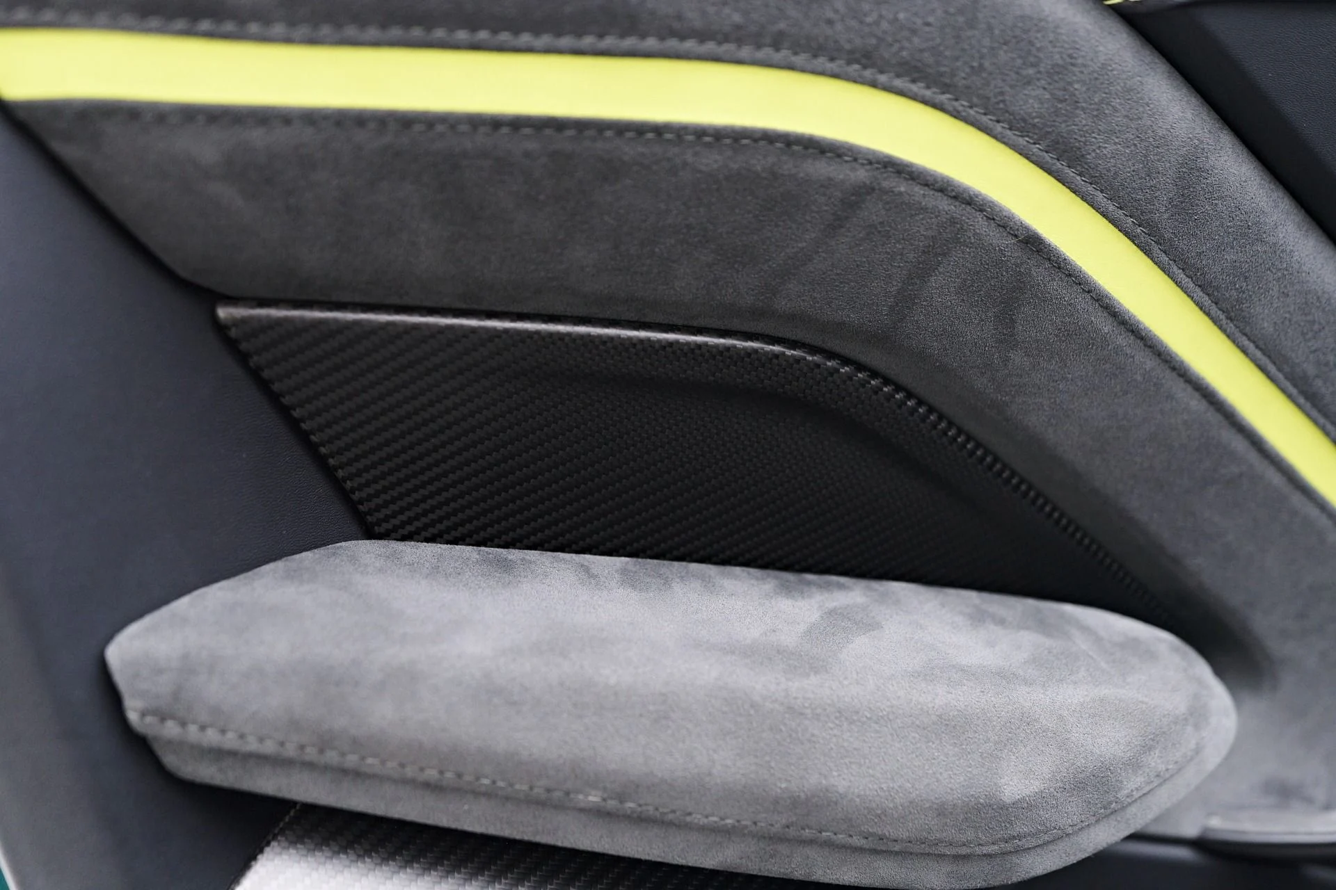 mph044_1450449699_Used_2023_Aston_Martin_Vantage_F1_Edition_1755655665_ffac0acc6b