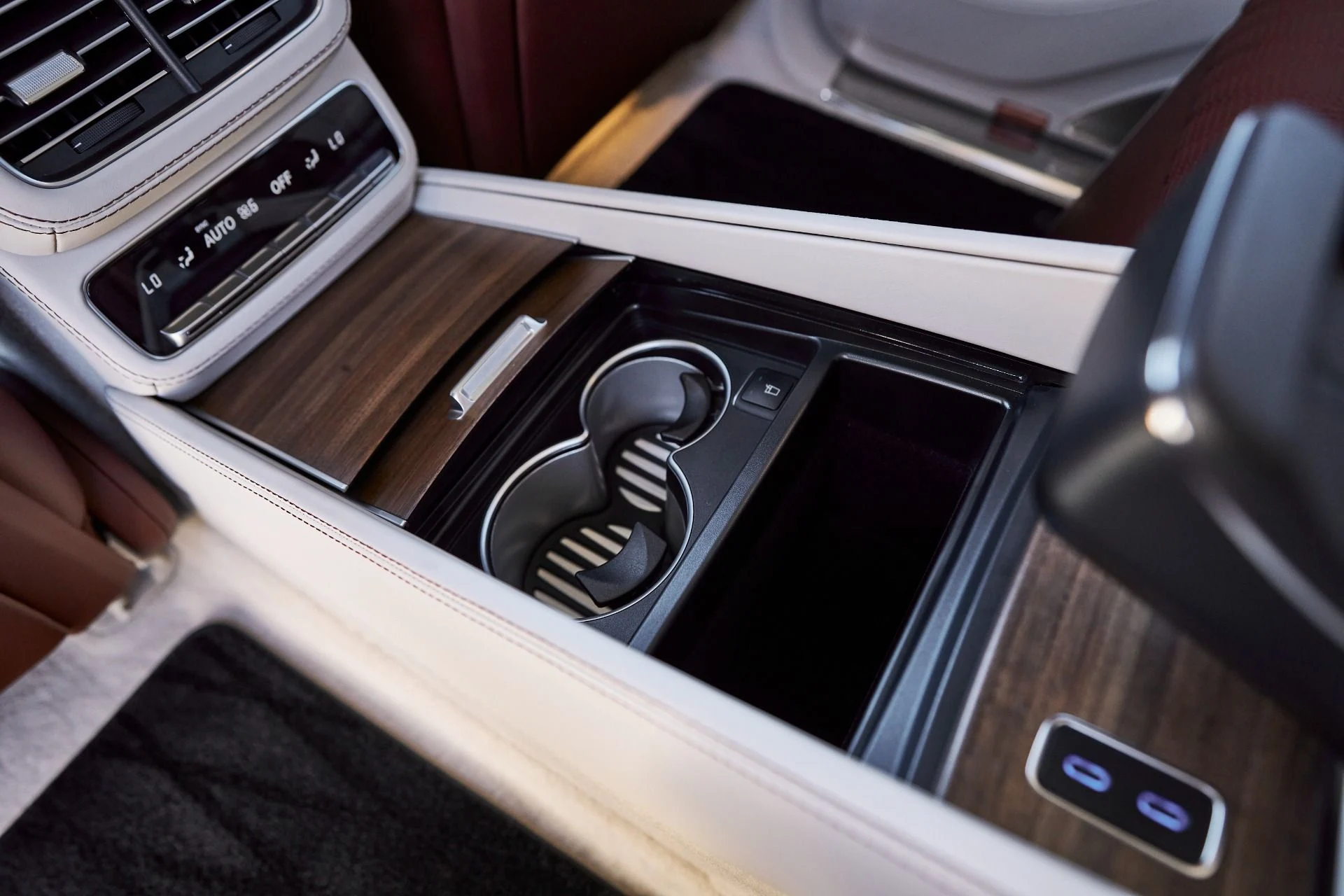 mph044_1456012351_Used_2024_Mercedes_Benz_GLS_Maybach_GLS_600_1762306388_b82cd3f649