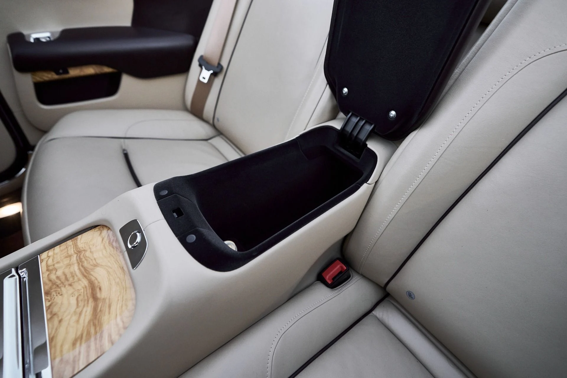 mph044_146456366_Used_2017_Rolls_Royce_Dawn_Base_1764730538_dbea4d9dc0