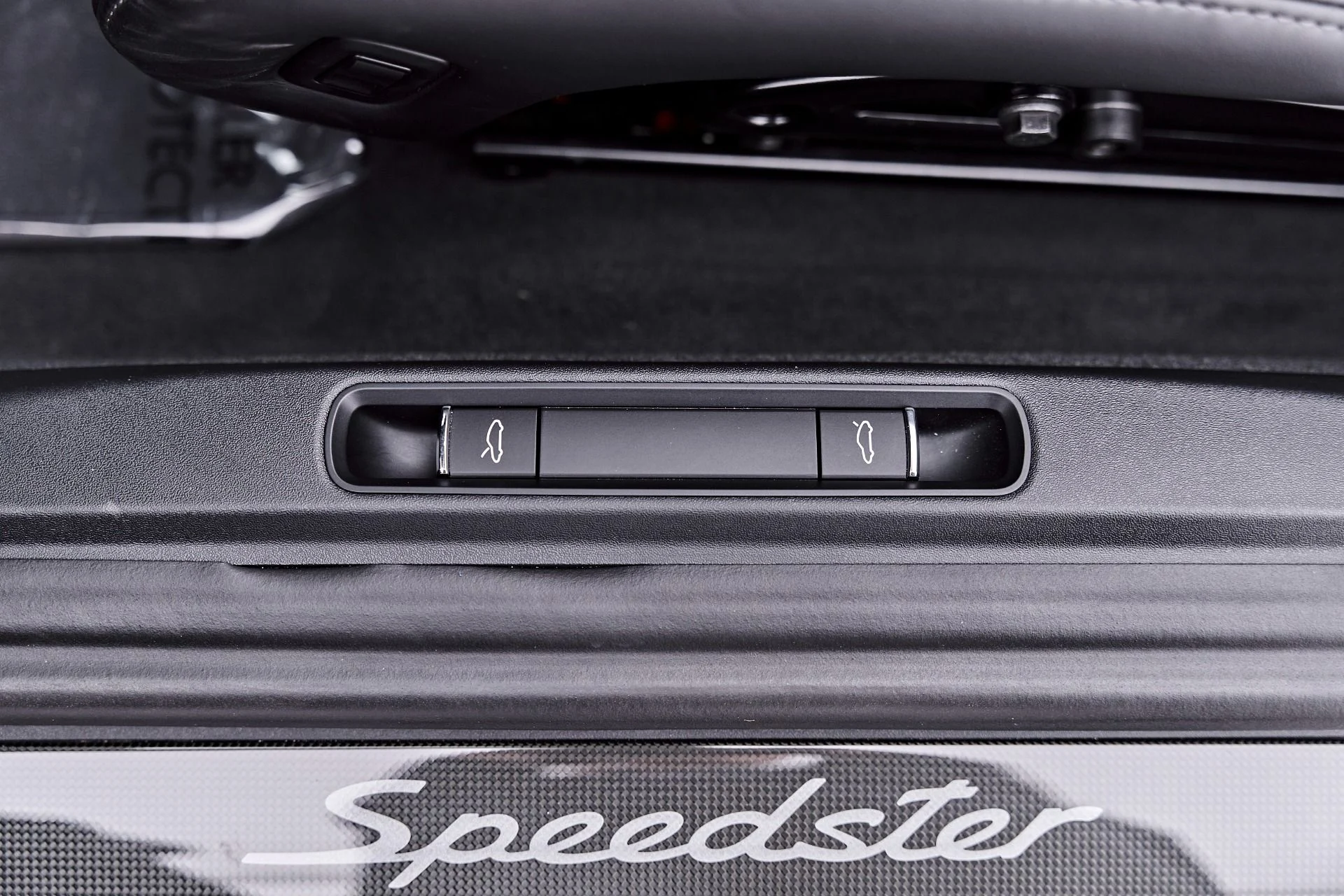 mph044_1491332494_Used_2019_Porsche_911_Speedster_1791997652_9dcbd4d247