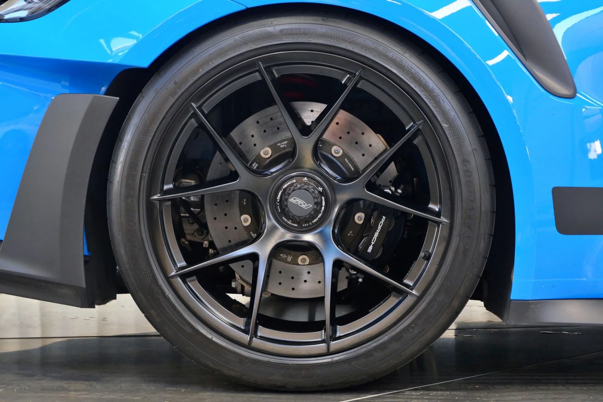 mph044_1493641079_Used_2024_Porsche_911_GT_3_RS_Weissach_1760105910_67f14f6829