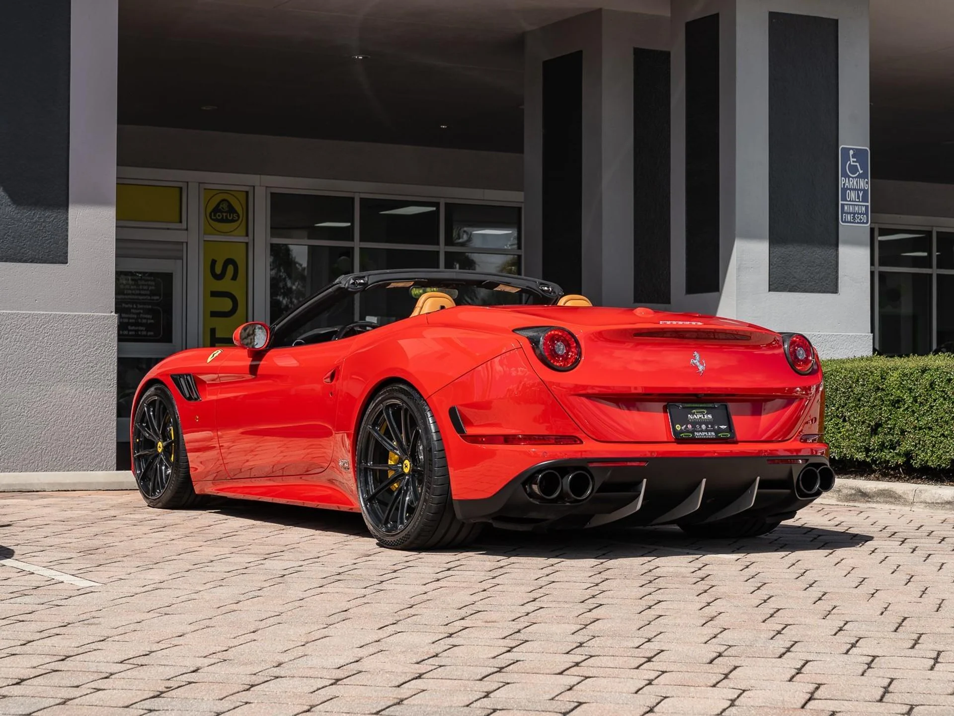mph044_1495574789_Used_2015_Ferrari_California_T_1761253559_b71c28a32c