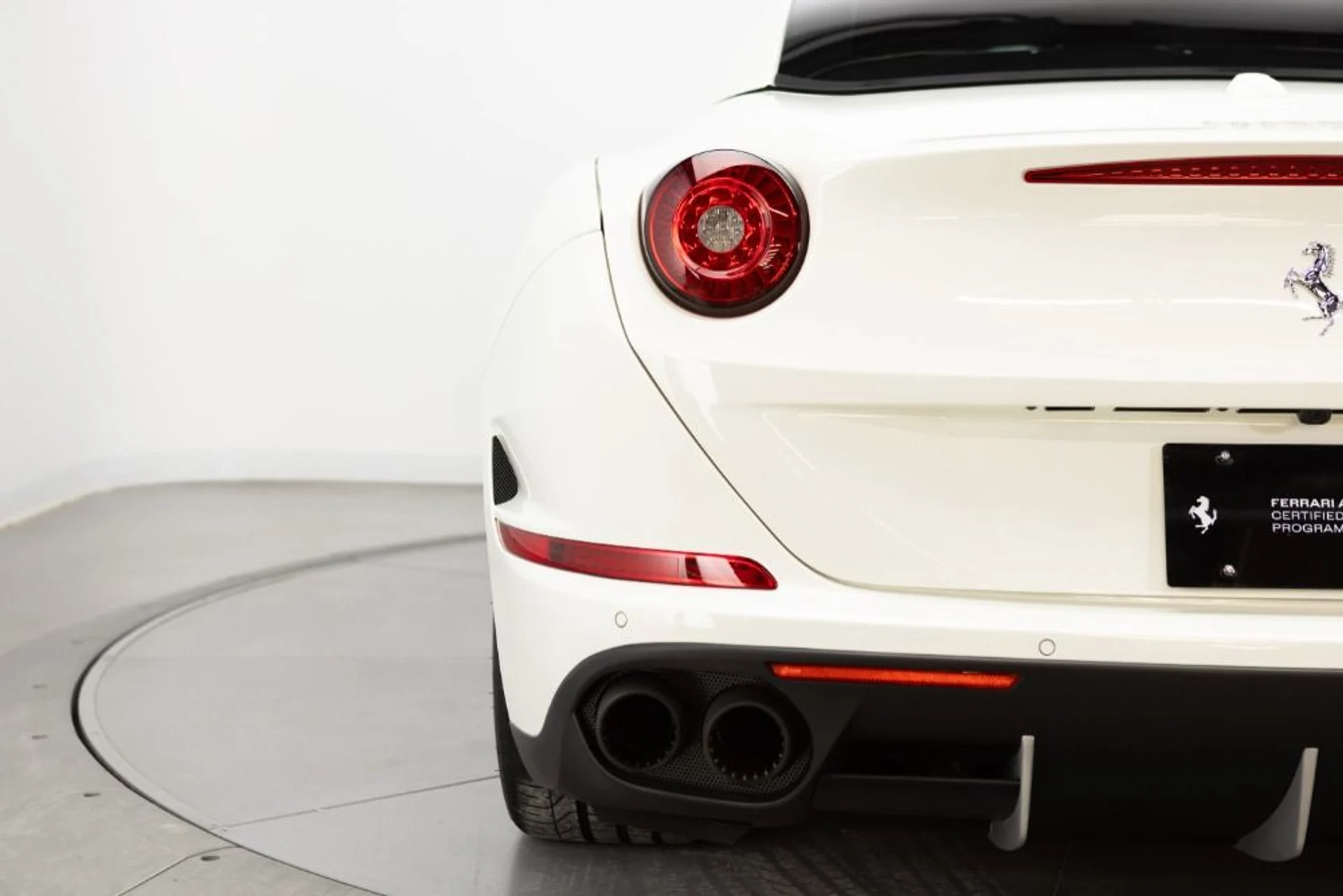 mph044_1512641570_Used_2016_Ferrari_California_T_6074a204fd