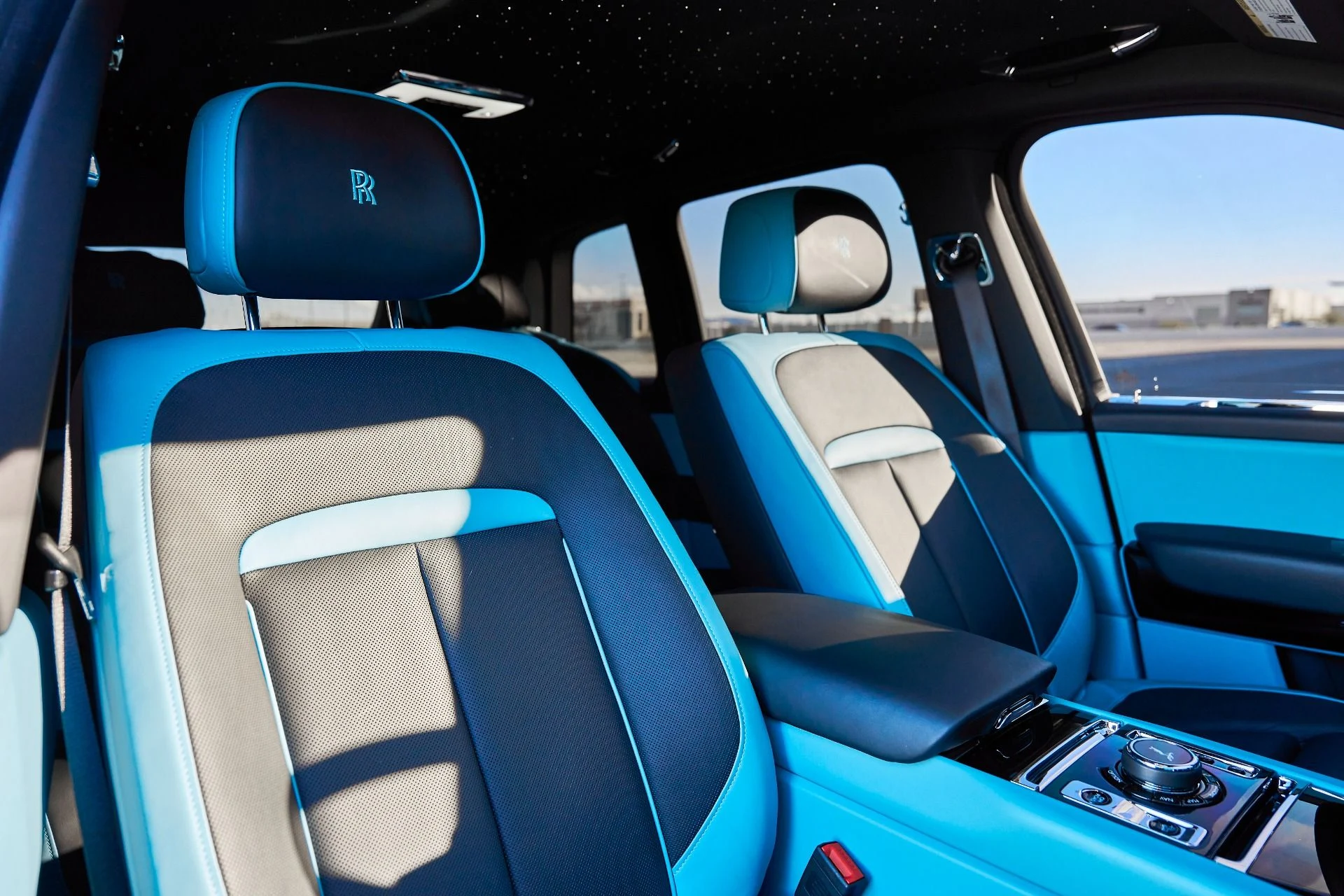 mph044_1513135700_Used_2025_Rolls_Royce_Cullinan_Base_1767668835_c91acb36d0