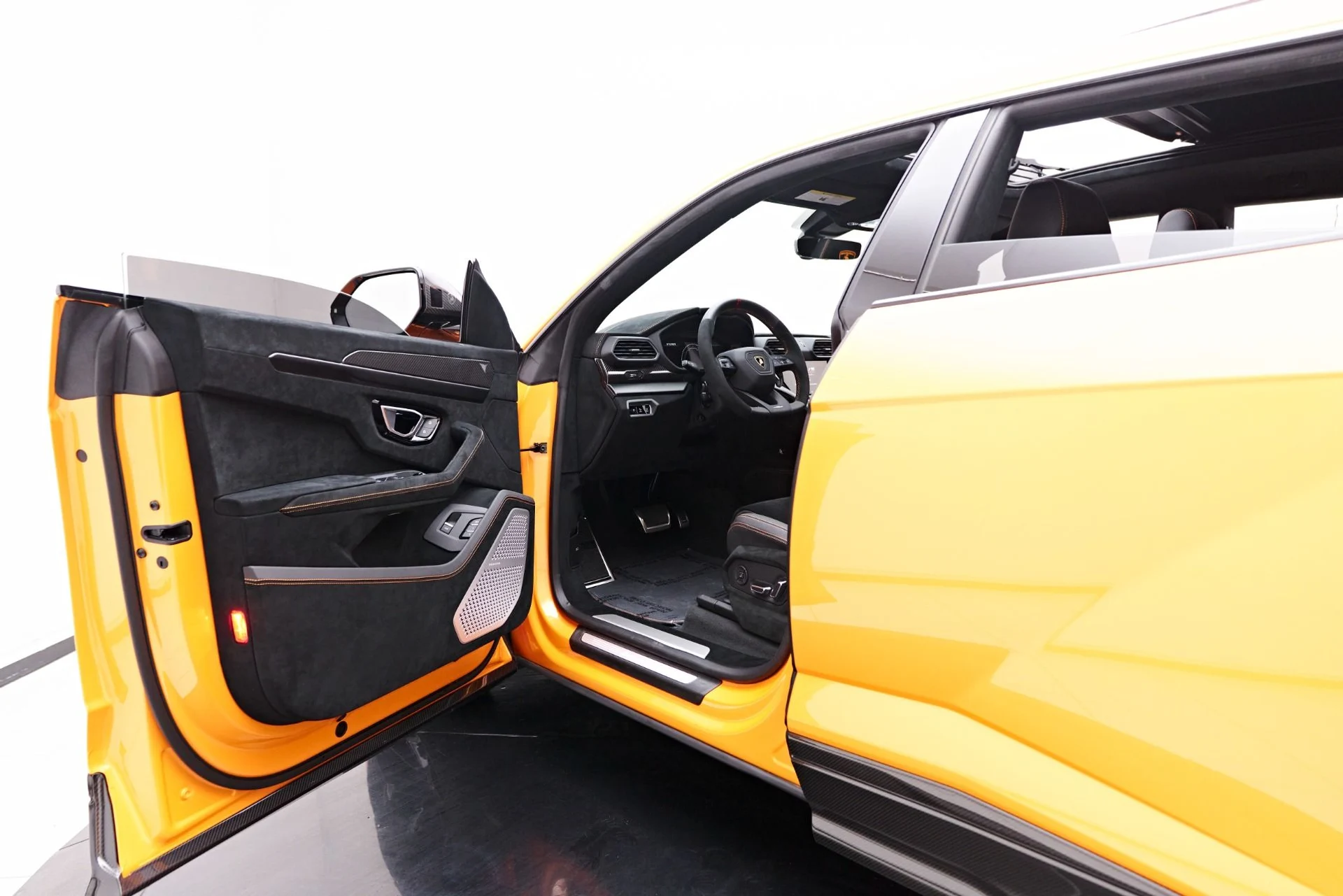 mph044_1513604222_Used_2023_Lamborghini_Urus_Performante_1758074145_1aaba0db5a