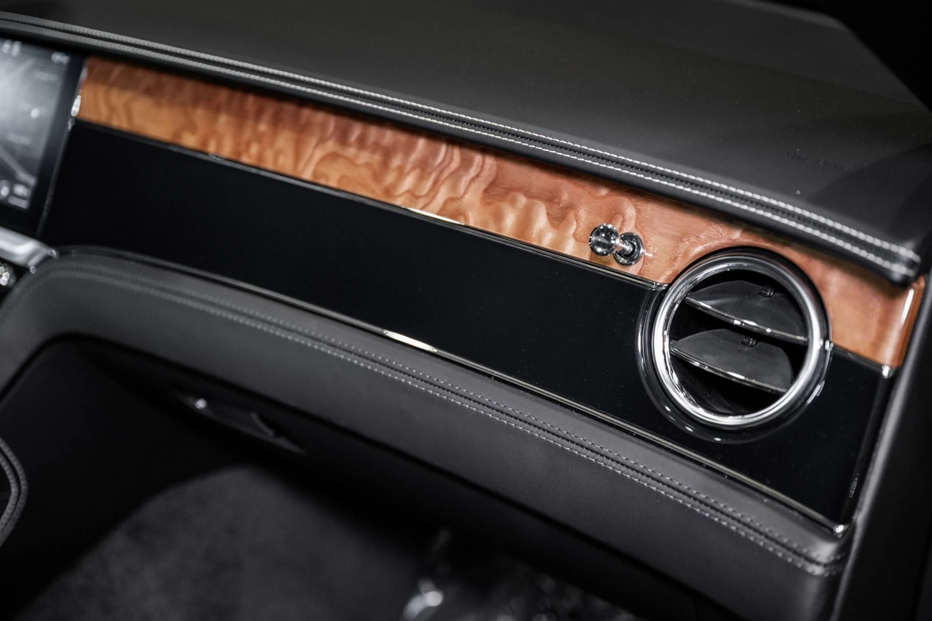 mph044_1518831393_Used_2022_Bentley_Continental_GTC_1776402771_37b6c090ef