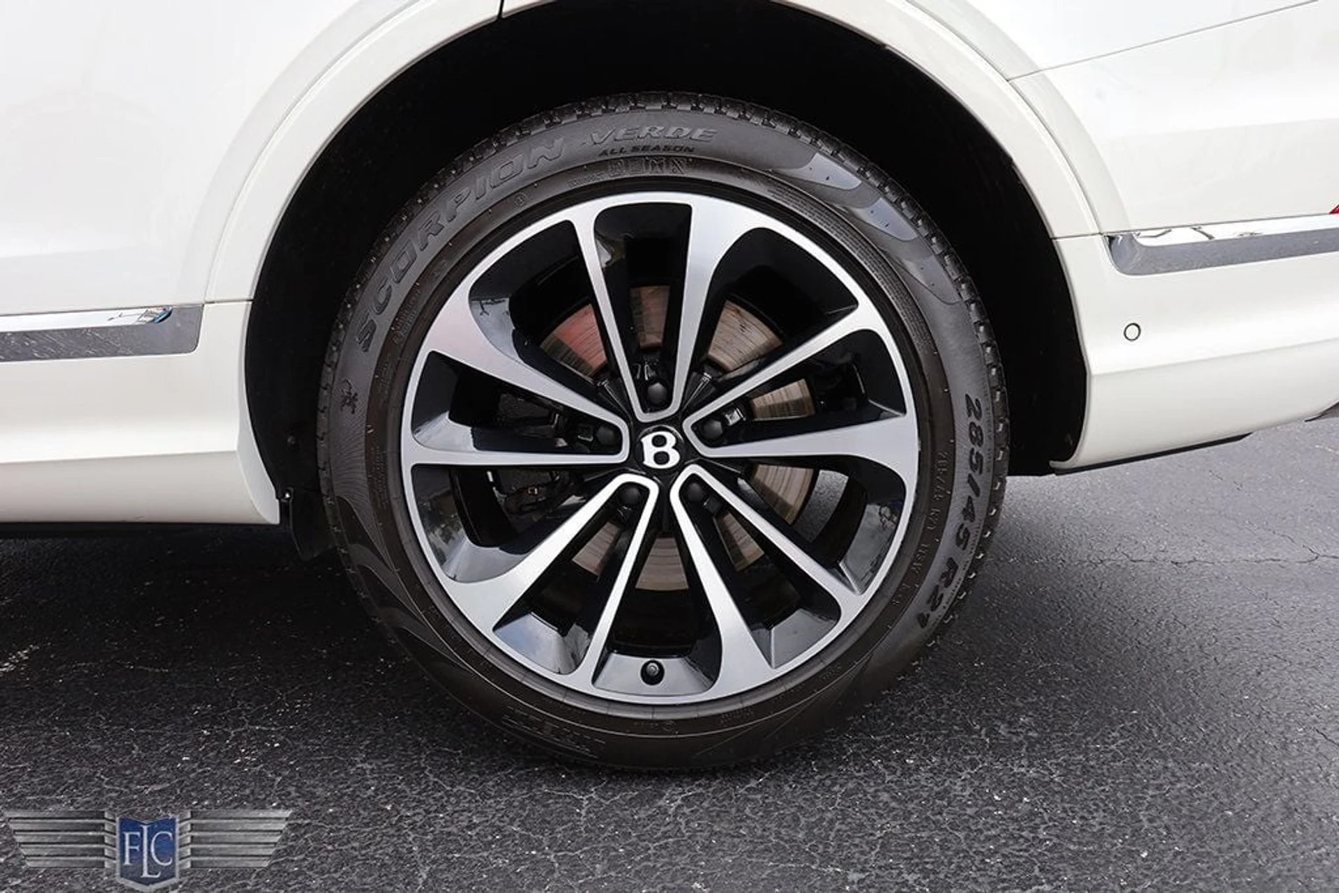 mph044_1525974626_used_2024_bentley_bentayga_6305_22998003_45_1024_b80eccd02f