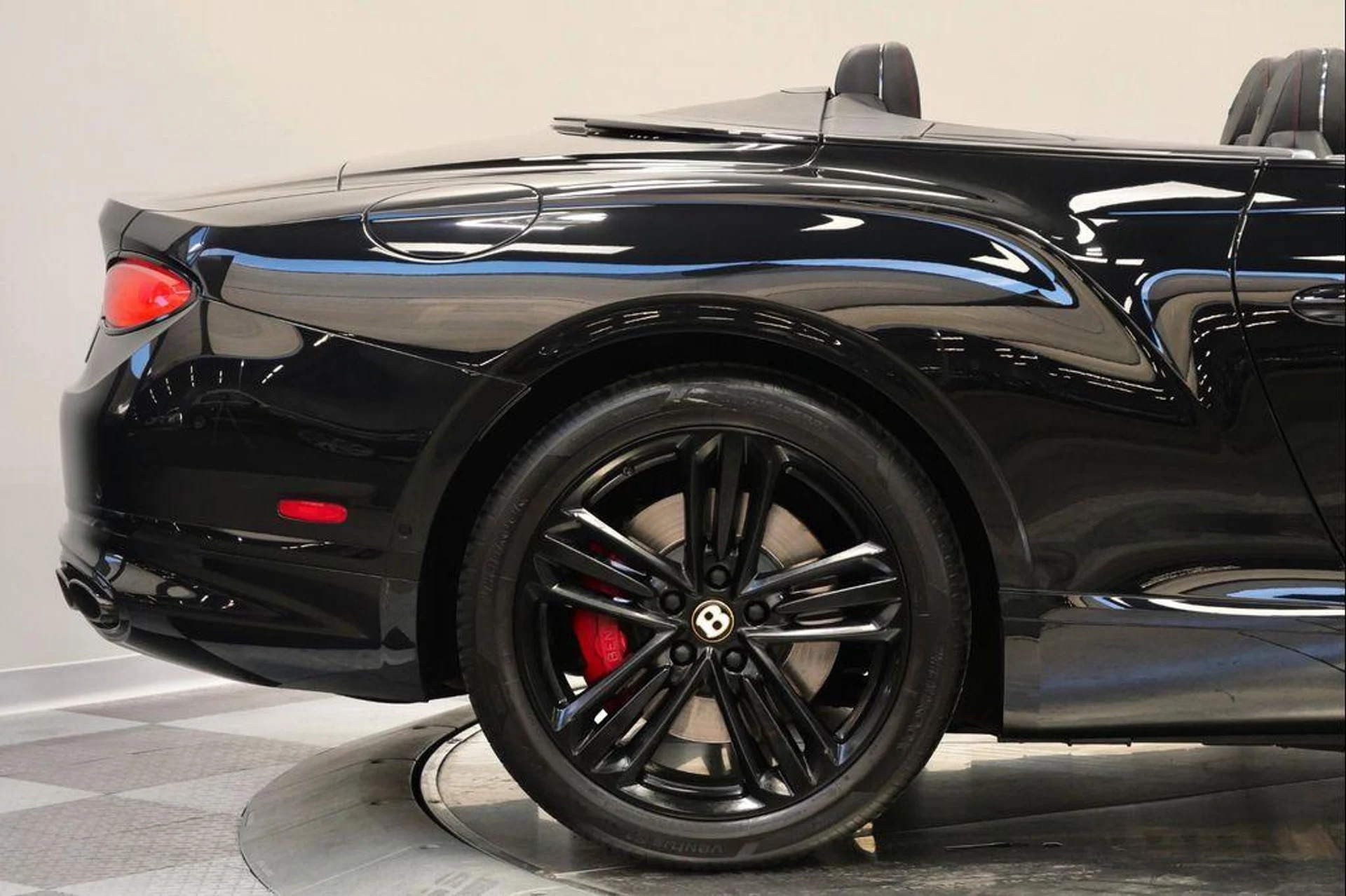 mph044_152775345_a_Tixi_V99lri_I2bg_X_Ov_Isj_AU_Ipx8_9e2a3a0596