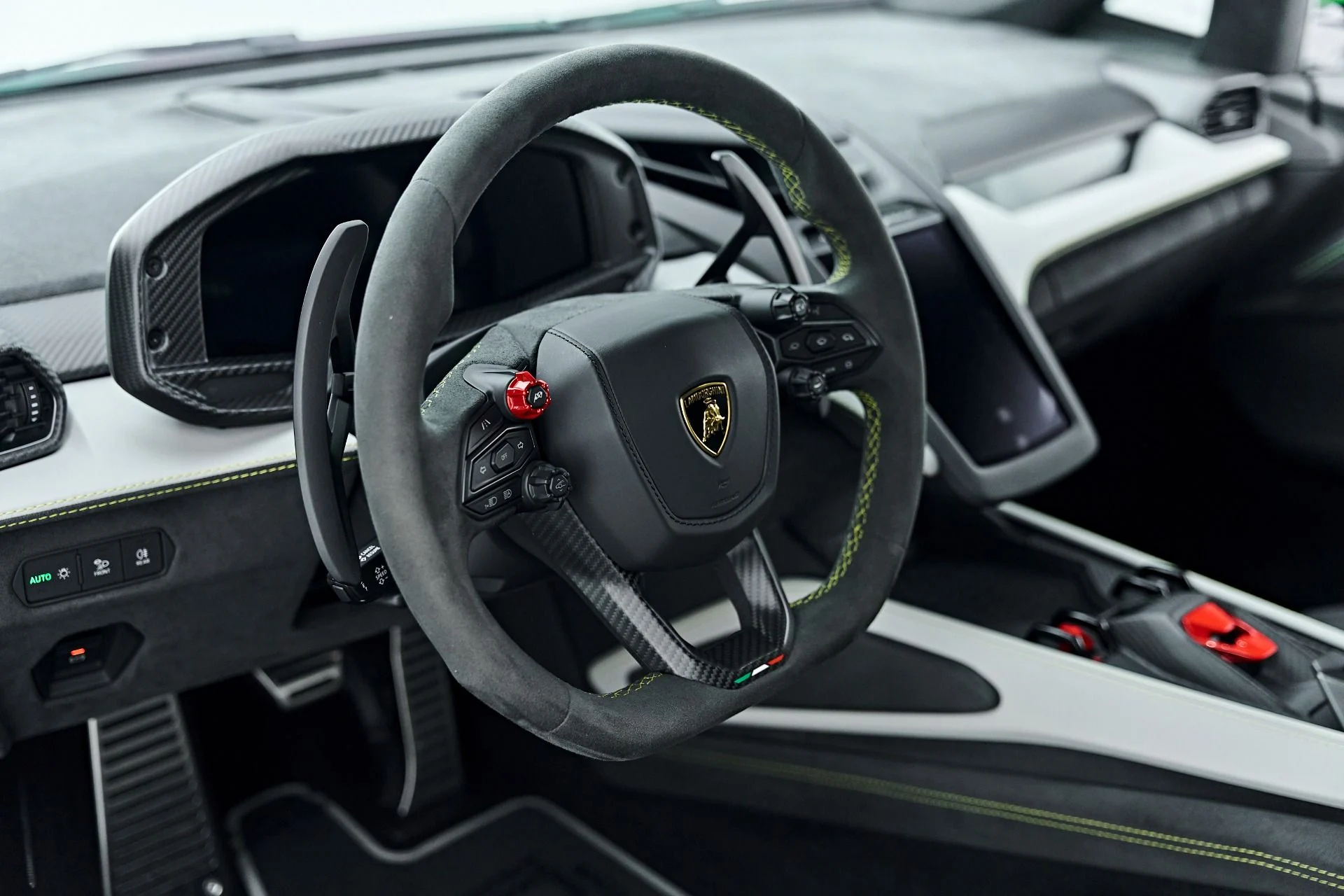 mph044_156527250_Used_2024_Lamborghini_Revuelto_Base_1789697530_9810bb13d5