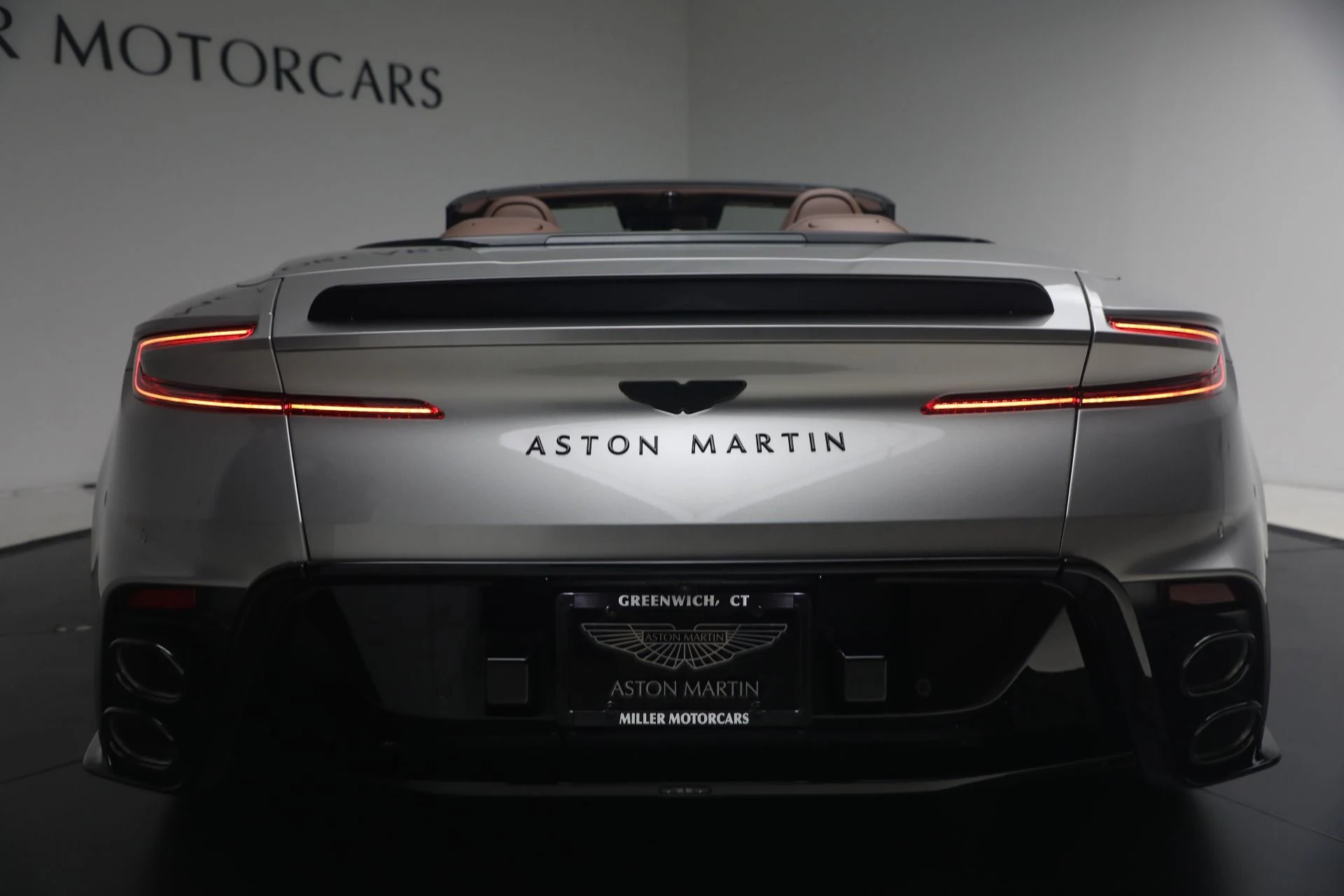 mph044_1572383420_New_2026_Aston_Martin_DB_12_S_Volante_1781361339_cb30b9105f