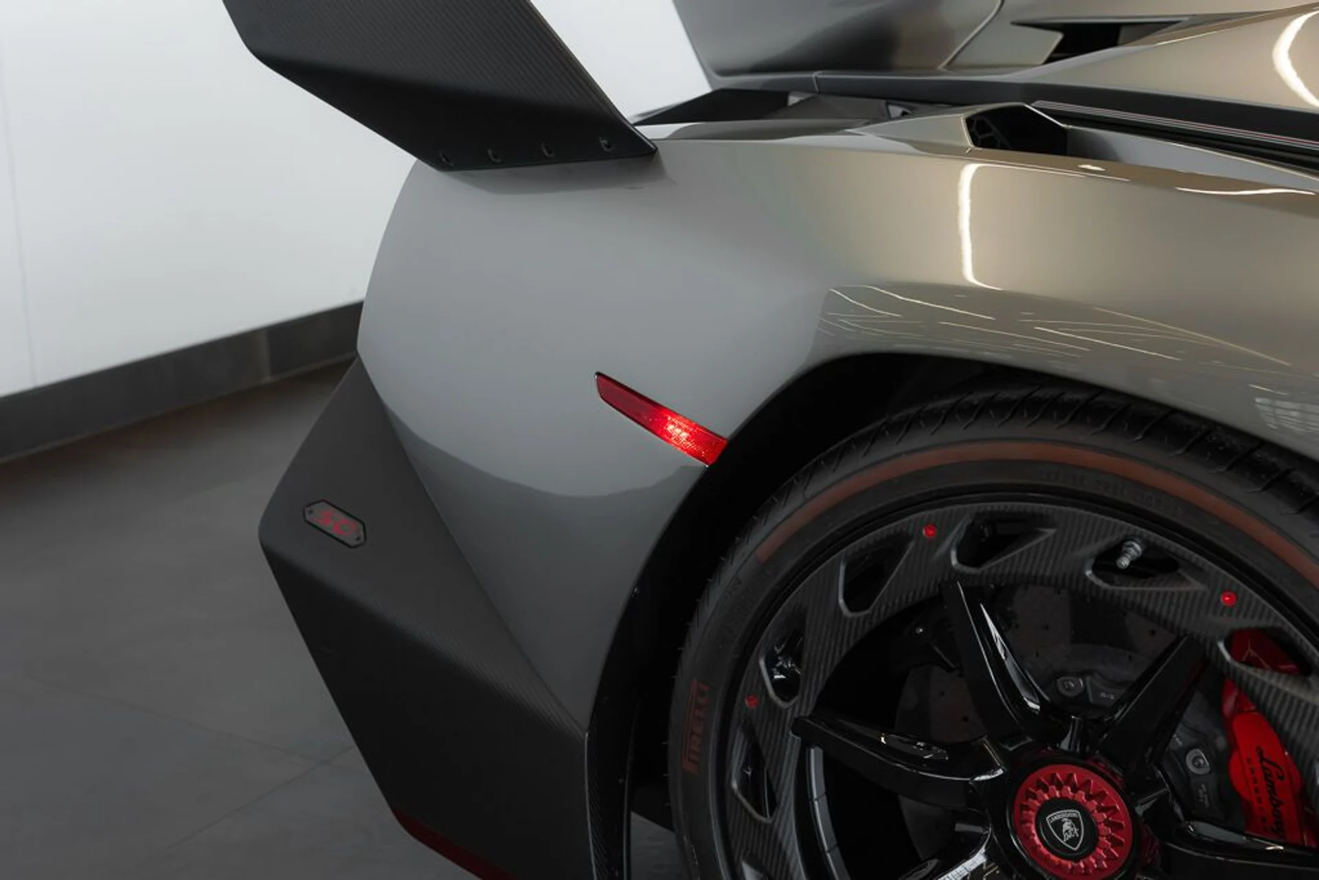 mph044_1604934692_lamborghini_veneno_2014_jpg_v_1779988126_eb68a953de