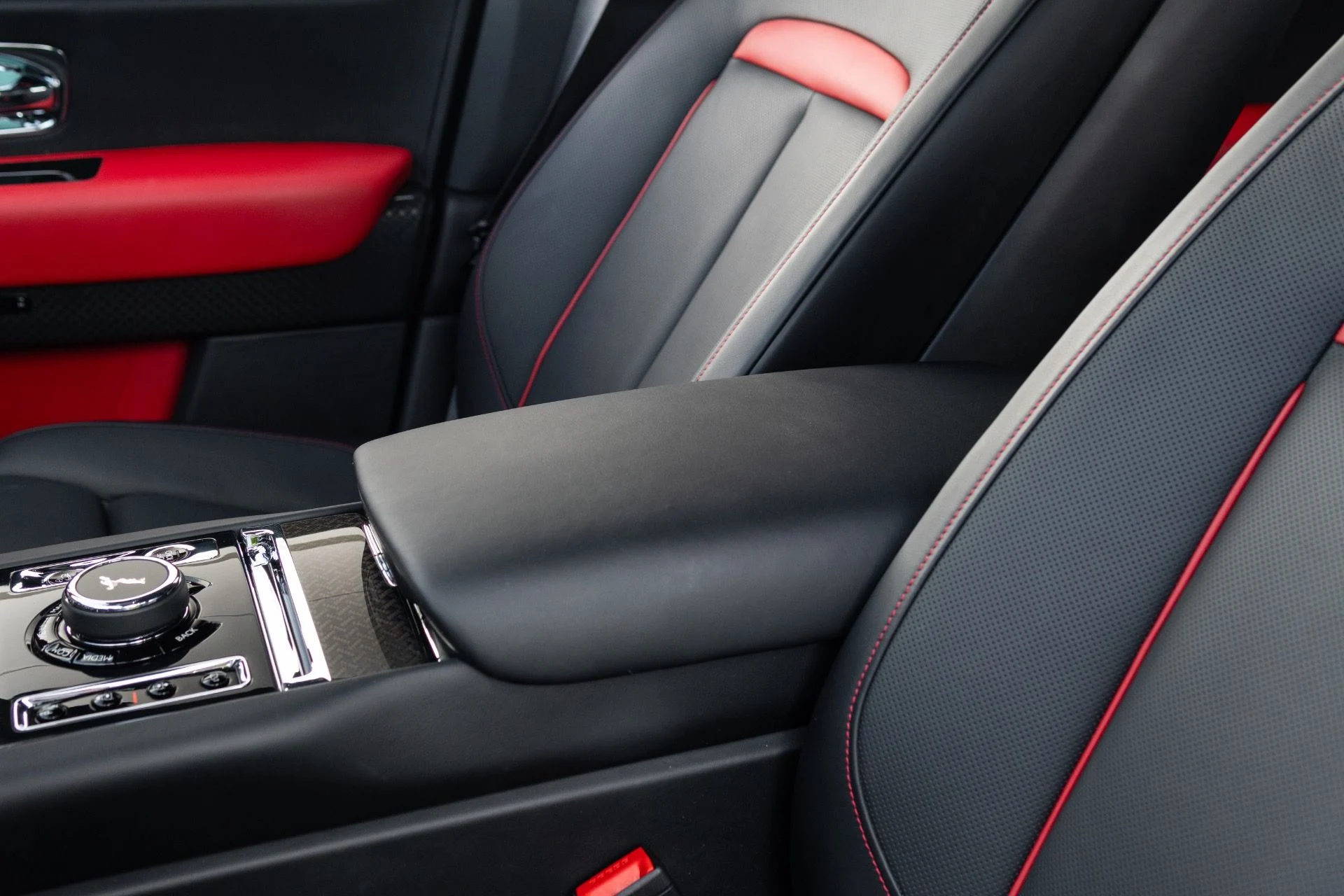 mph044_1628863075_Used_2022_Rolls_Royce_Black_Badge_Cullinan_1776130970_f443817a7b