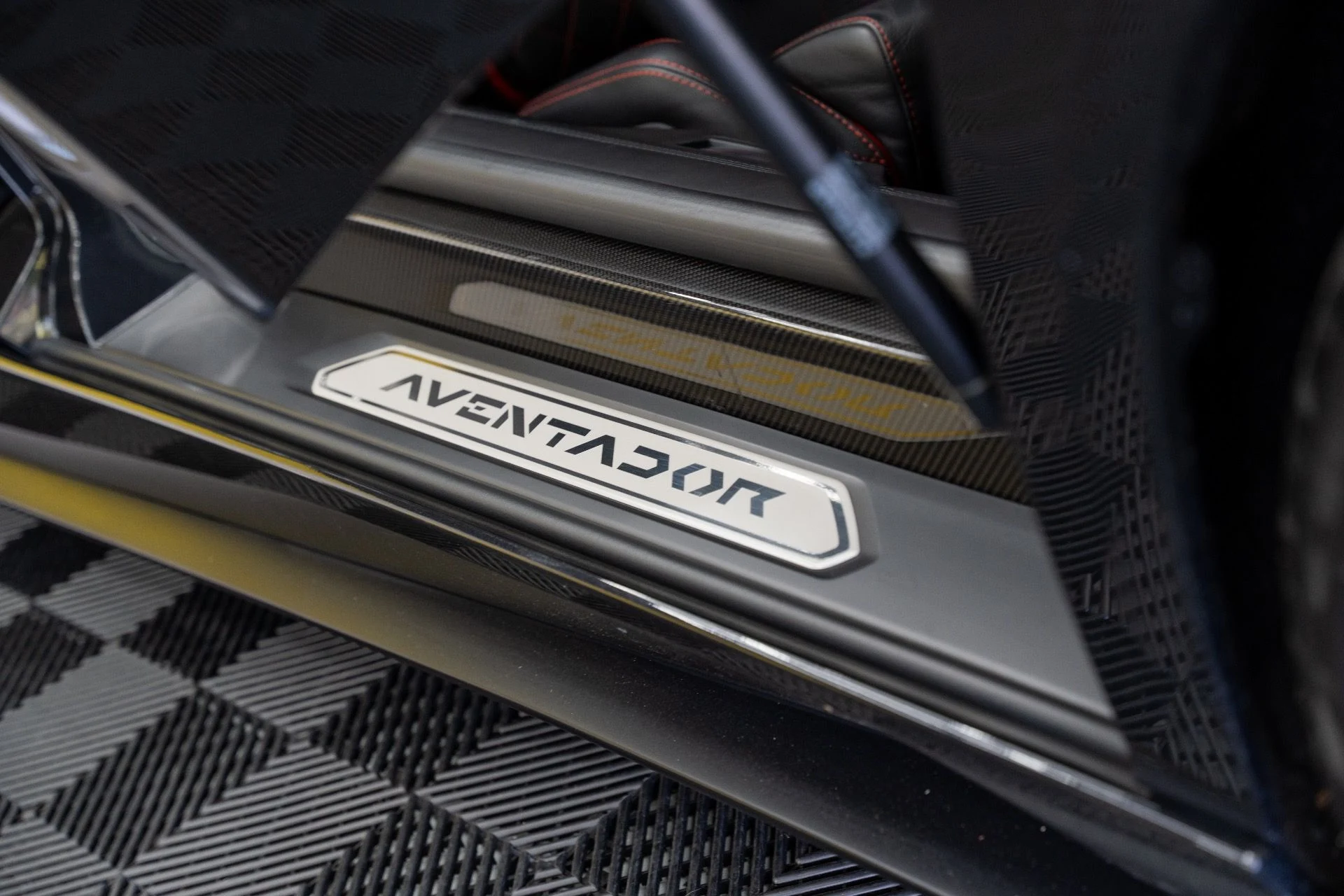 mph044_1646920052_Used_2018_Lamborghini_Aventador_LP_740_4_S_1792436167_aecf4d21fc