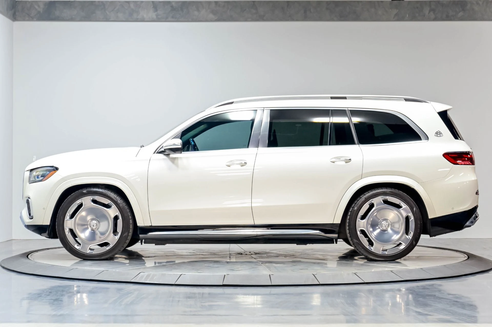 mph044_1658754617_Used_2024_Mercedes_Benz_GLS_Maybach_GLS_600_4_MATIC_1780345753_8b403f20b7