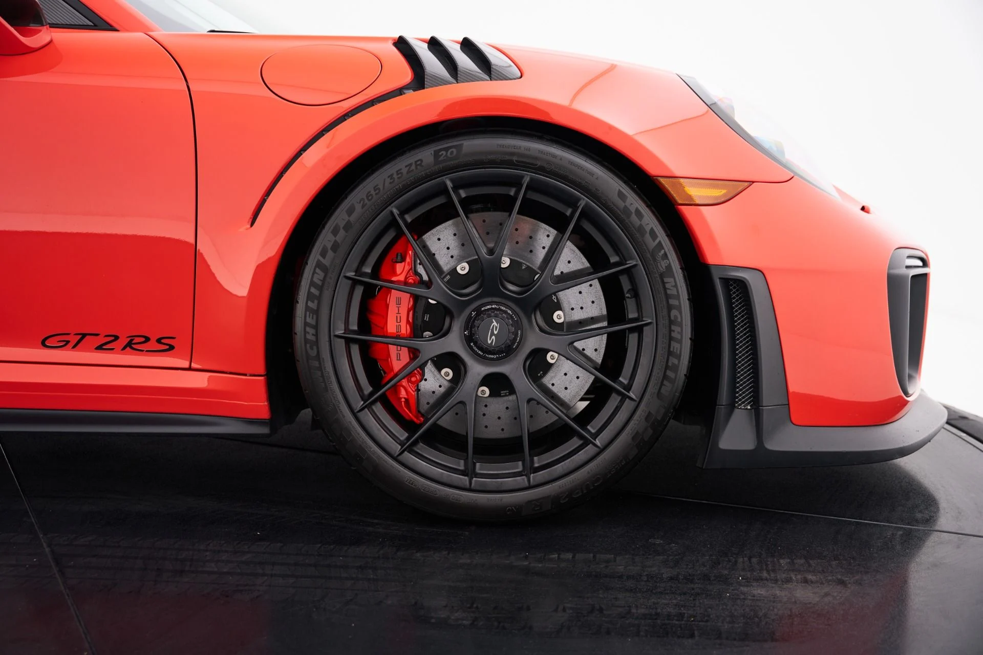 mph044_166401395_Used_2018_Porsche_911_GT_2_RS_1792687207_31cb21833e