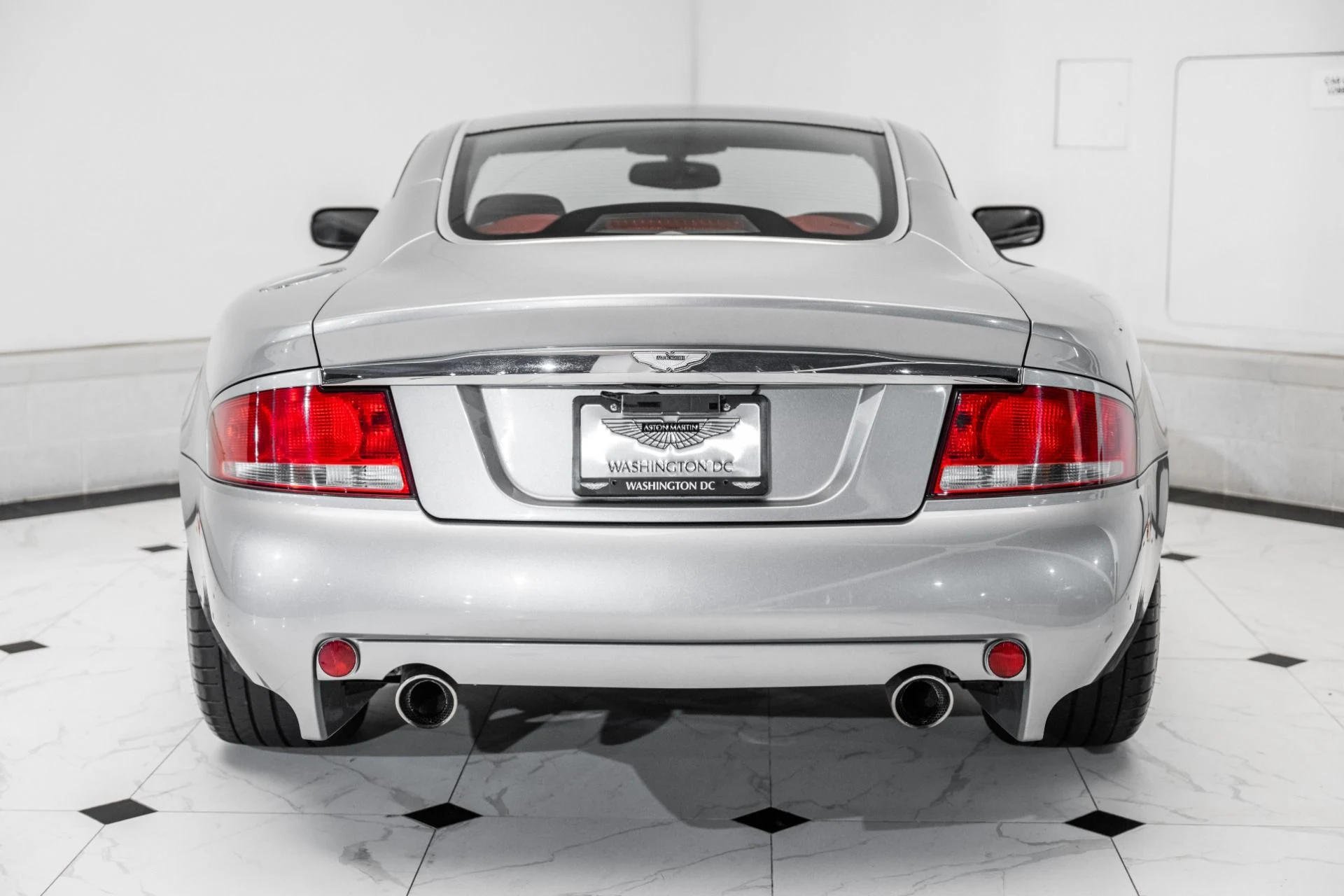 mph044_1681800808_Used_2002_Aston_Martin_Vanquish_V12_1750947116_48cb38b569