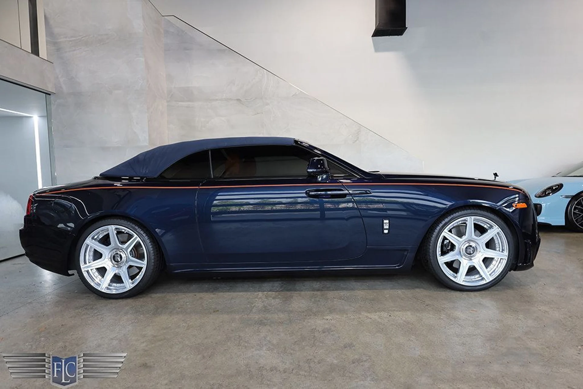 mph044_1688684738_used_2017_rolls_royce_dawn_convertible_9689_22999334_45_1024_e41025bc7c