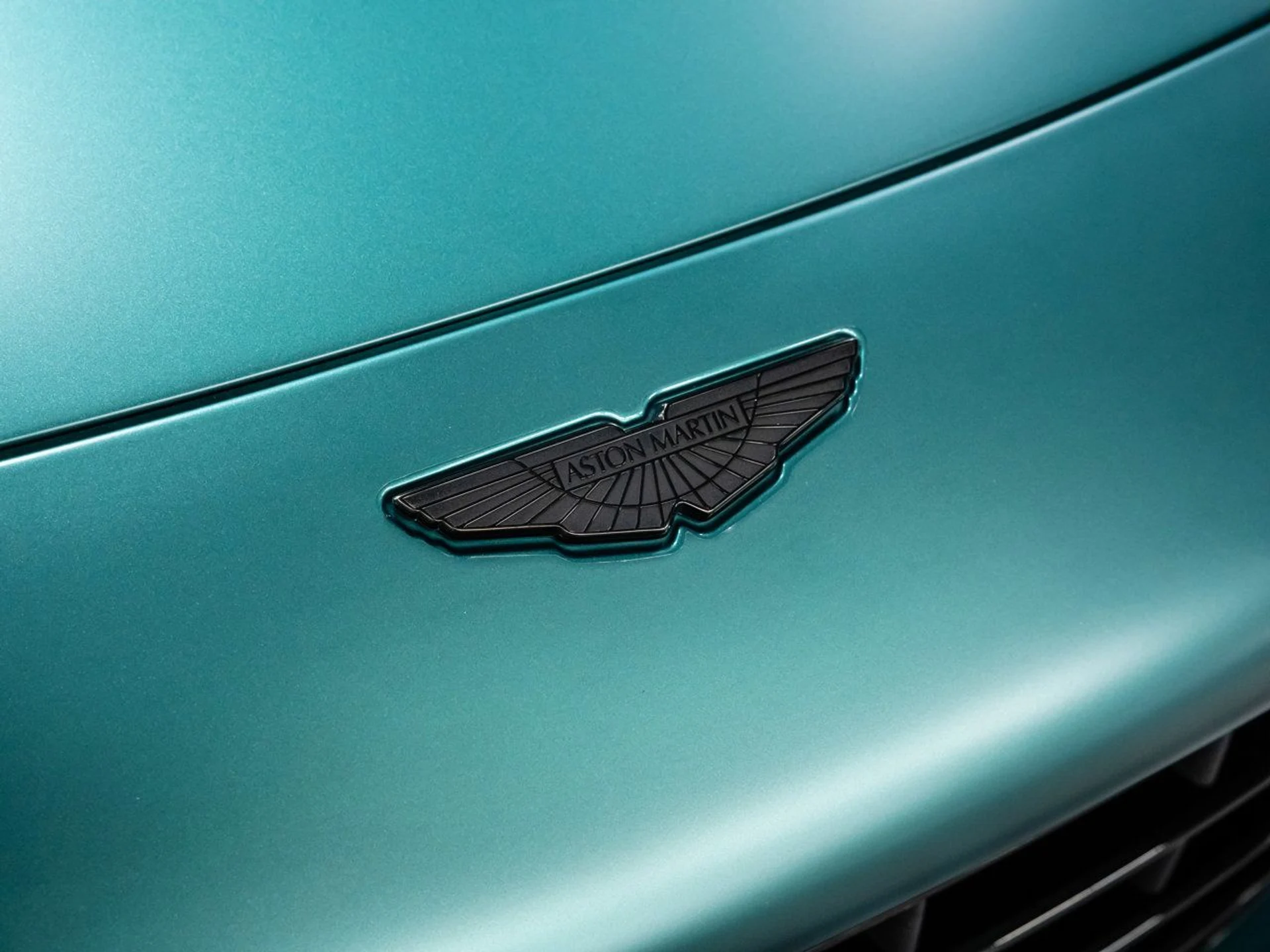 mph044_1690811680_aston_martin_vantage_2023_6ac8f7ed8e