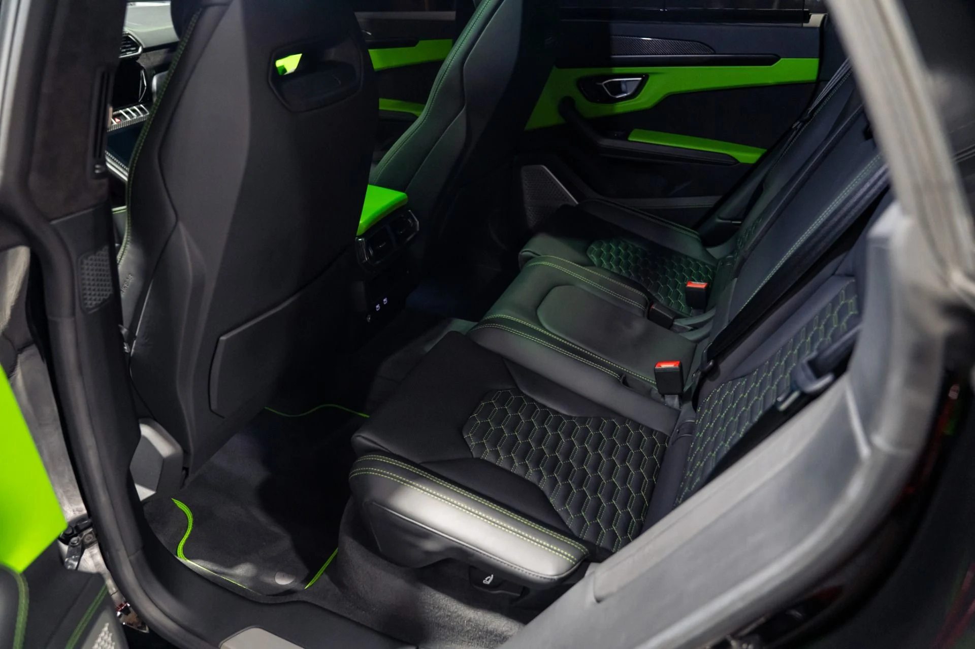 mph044_1694453467_Used_2022_Lamborghini_Urus_FULL_CARBON_EXTERIOR_MASSIVE_MSRP_1786214516_2a80096fdb