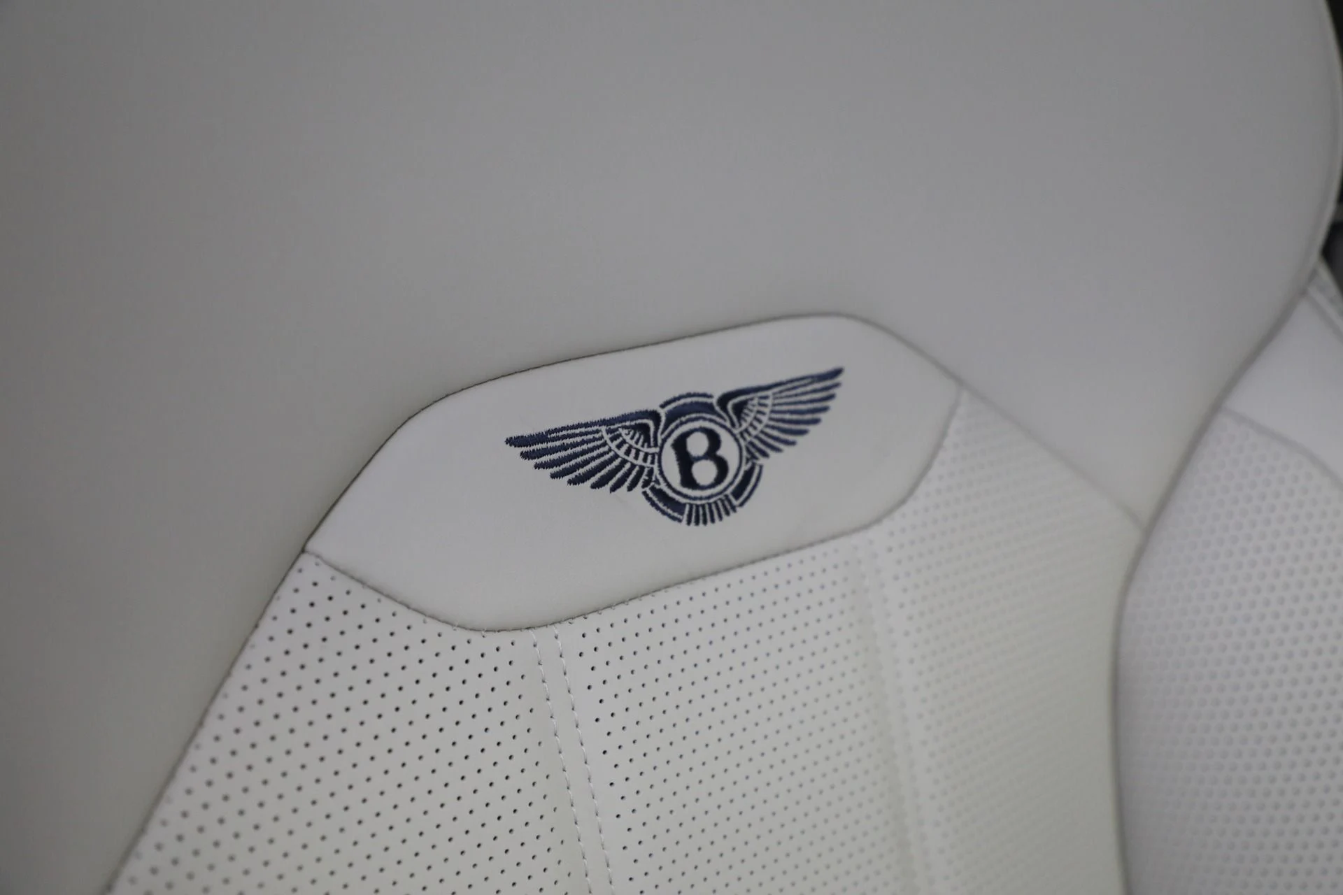 mph044_1697243926_Used_2024_Bentley_Bentayga_EWB_V8_1711043529_19fc1e0051