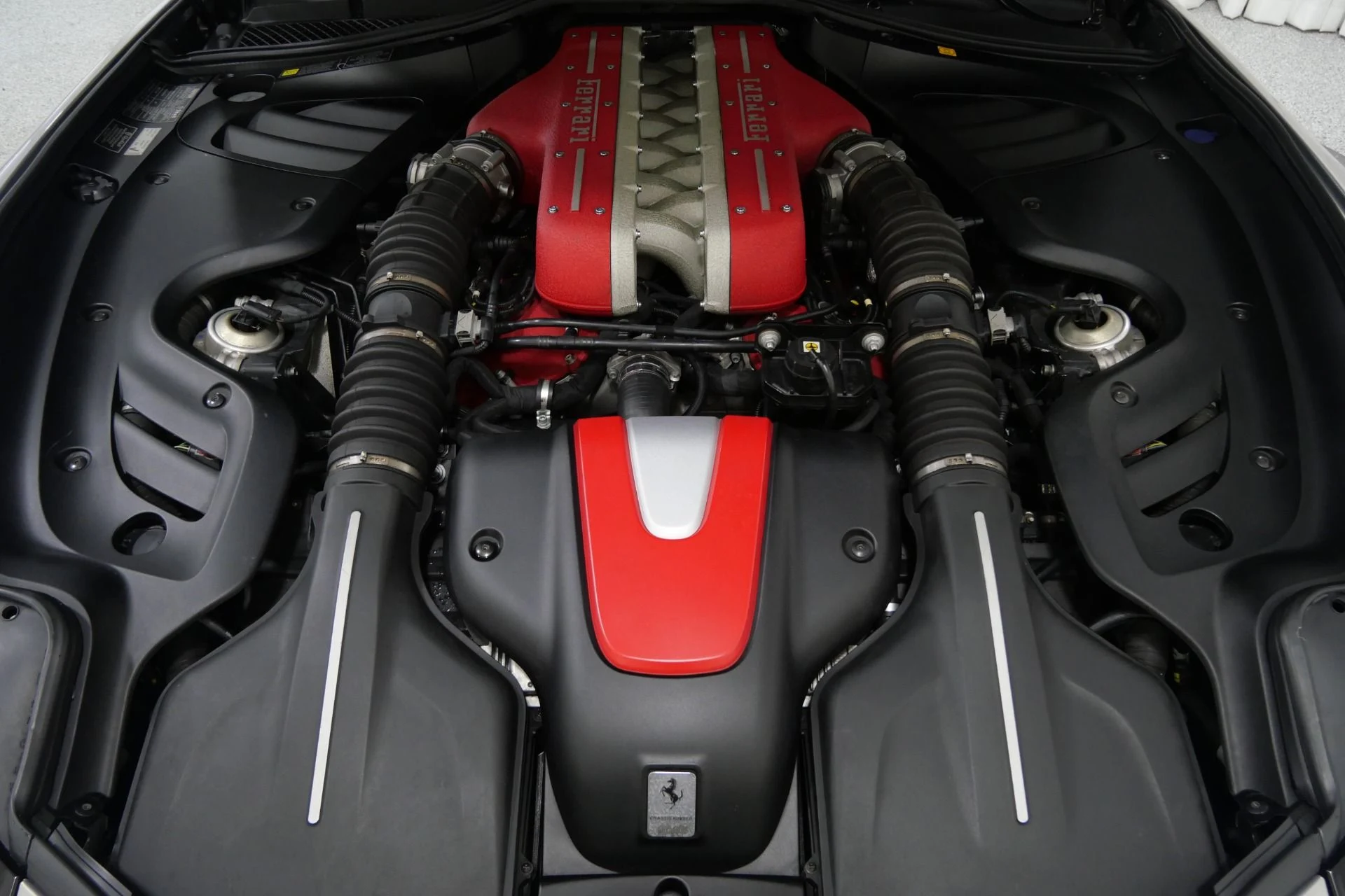 mph044_1720466390_Used_2012_Ferrari_FF_UAE_Edition_1762196572_057d198f21