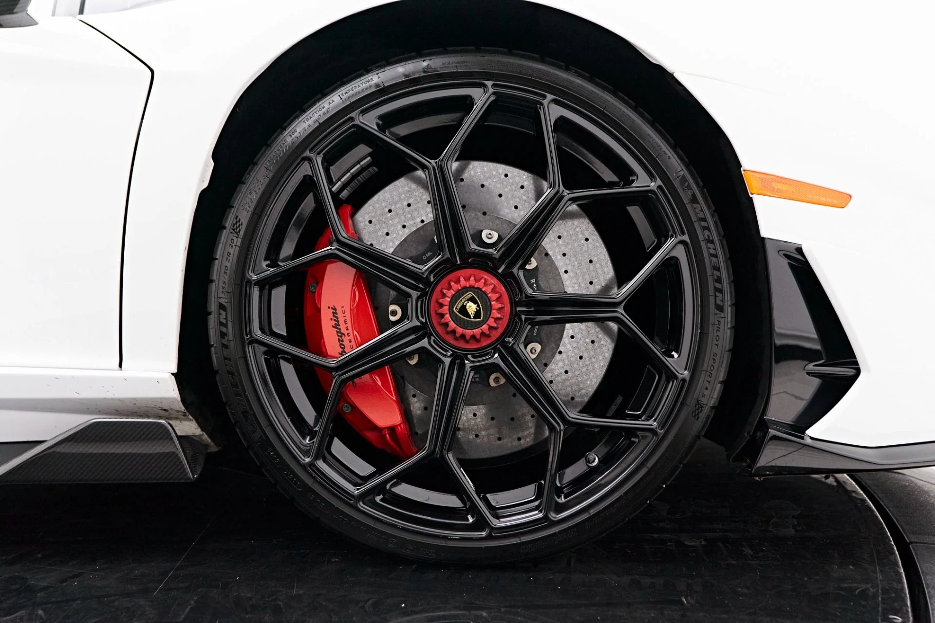 mph044_1751920167_Used_2021_Lamborghini_Aventador_SVJ_Base_1722739728_3b729fbe8d