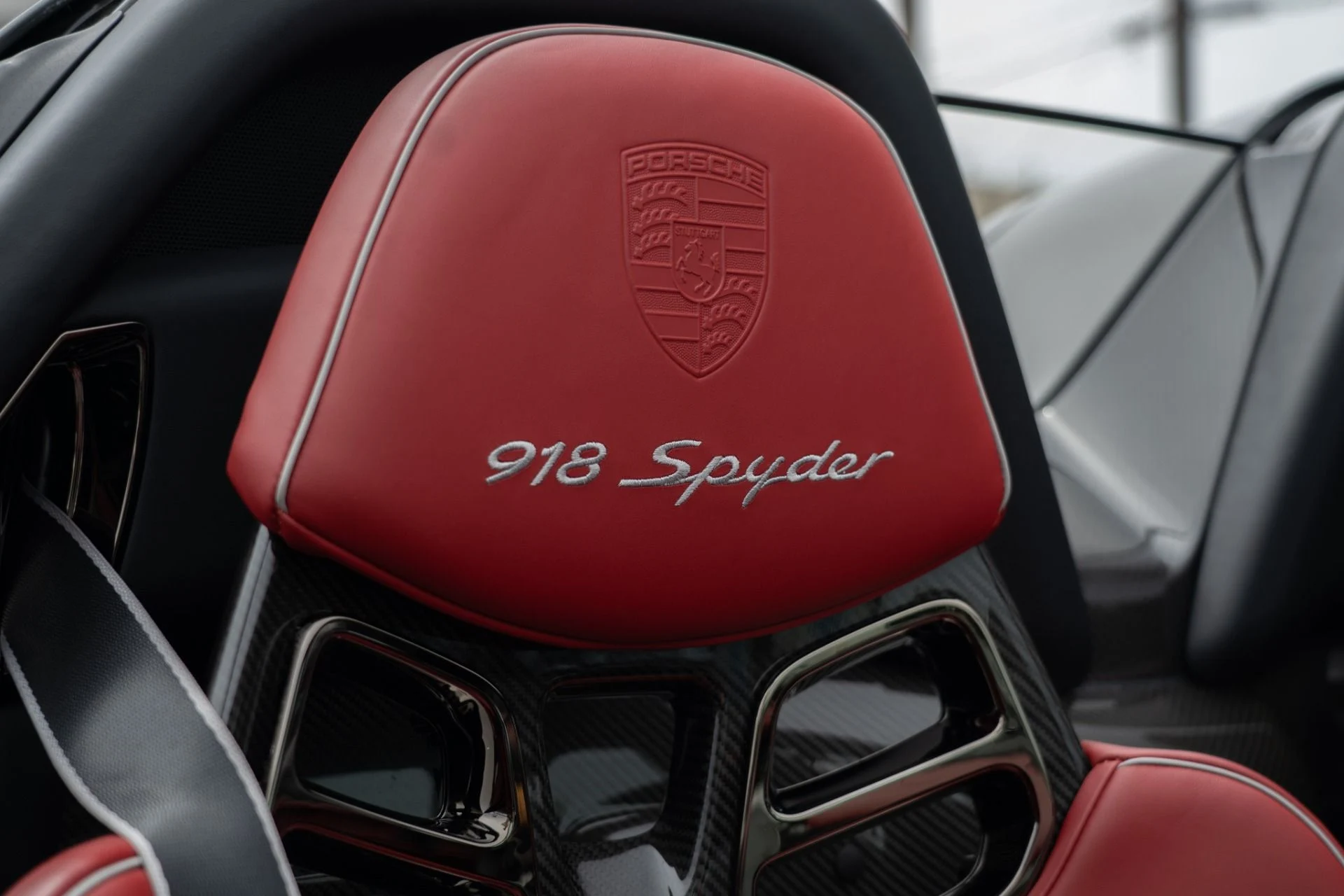 mph044_1762196829_Used_2015_Porsche_918_Spyder_1756496999_f35d4866d3
