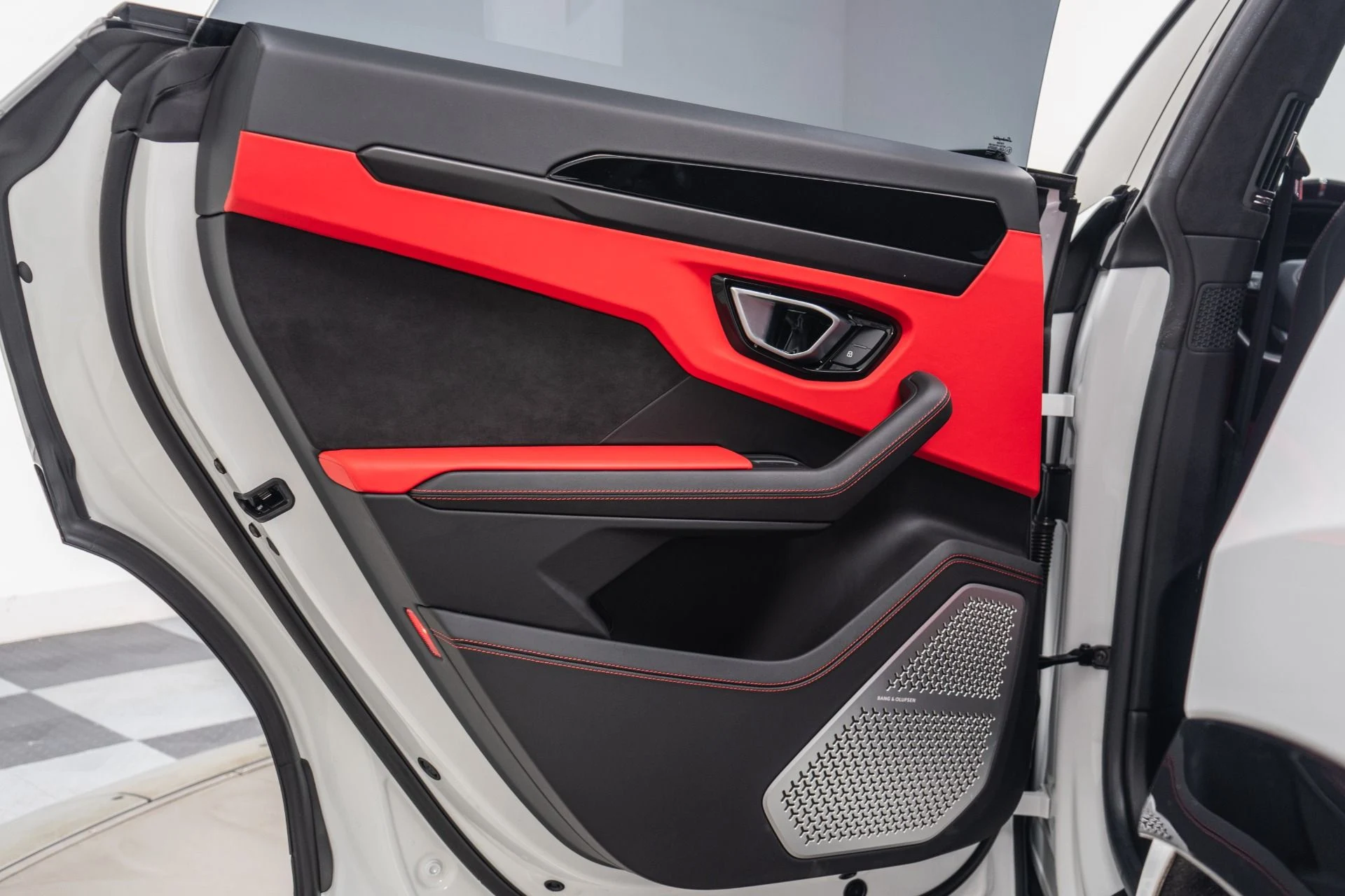 mph044_1772274879_Used_2021_Lamborghini_Urus_Bang_and_Olufsen_Audio_Two_Tone_Interior_641_Horsepower_1773860440_d1feceb89f