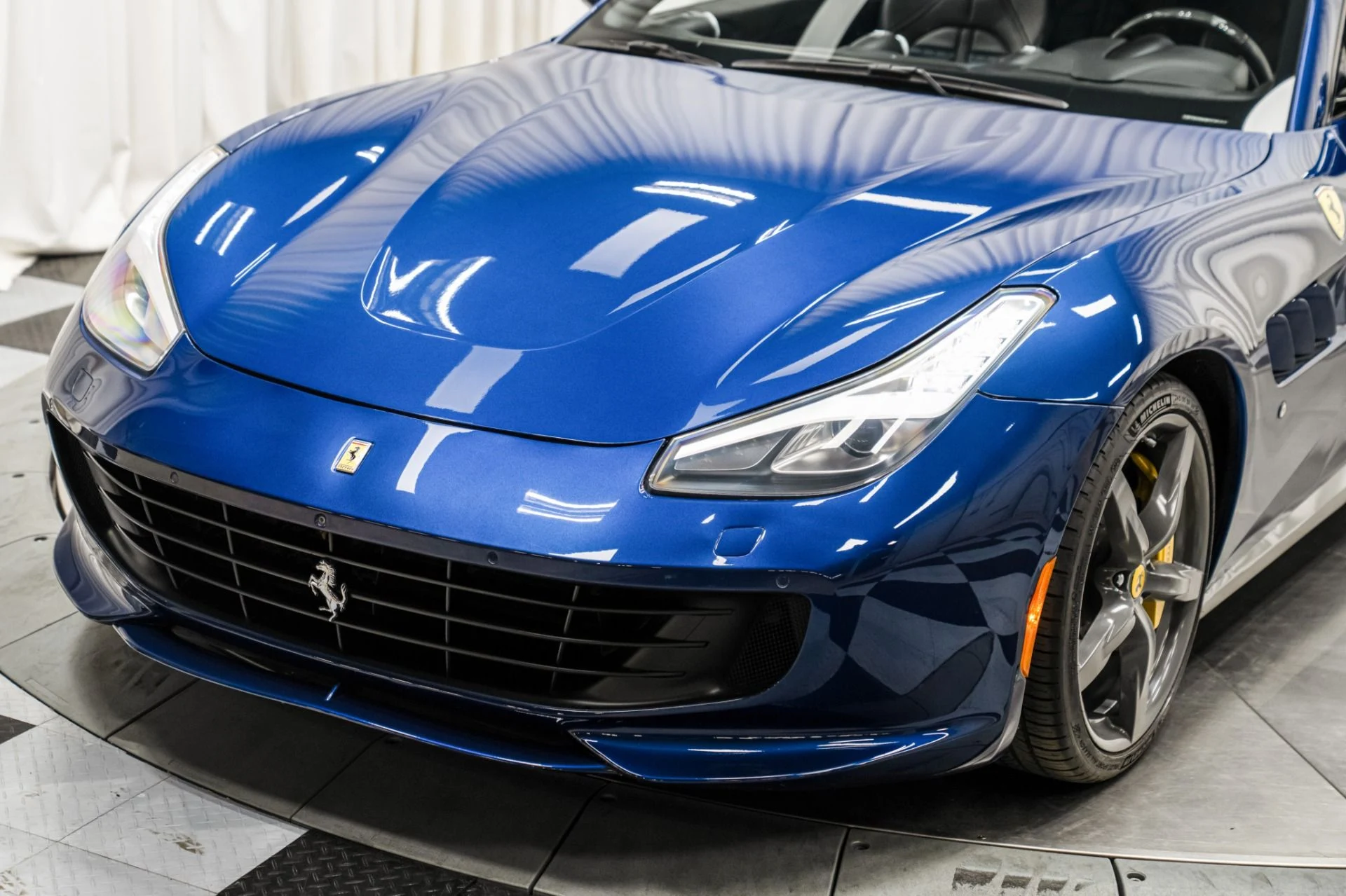 mph044_17802225_Used_2019_Ferrari_GTC_4_Lusso_V12_1762203391_1941abcdbf