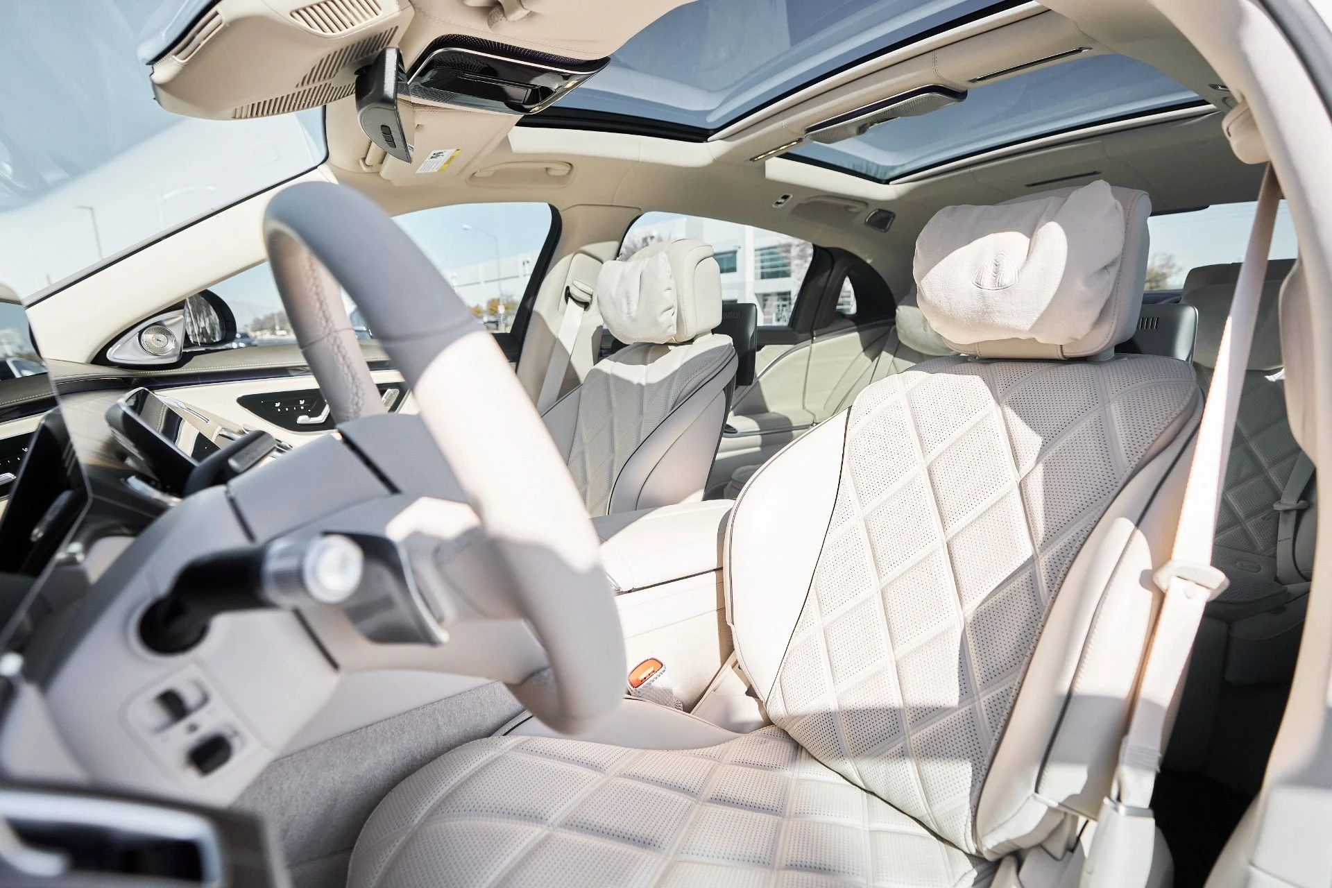 mph044_1790673476_Used_2025_Mercedes_Benz_S_Class_Maybach_S_680_1761611109_731bd86c54