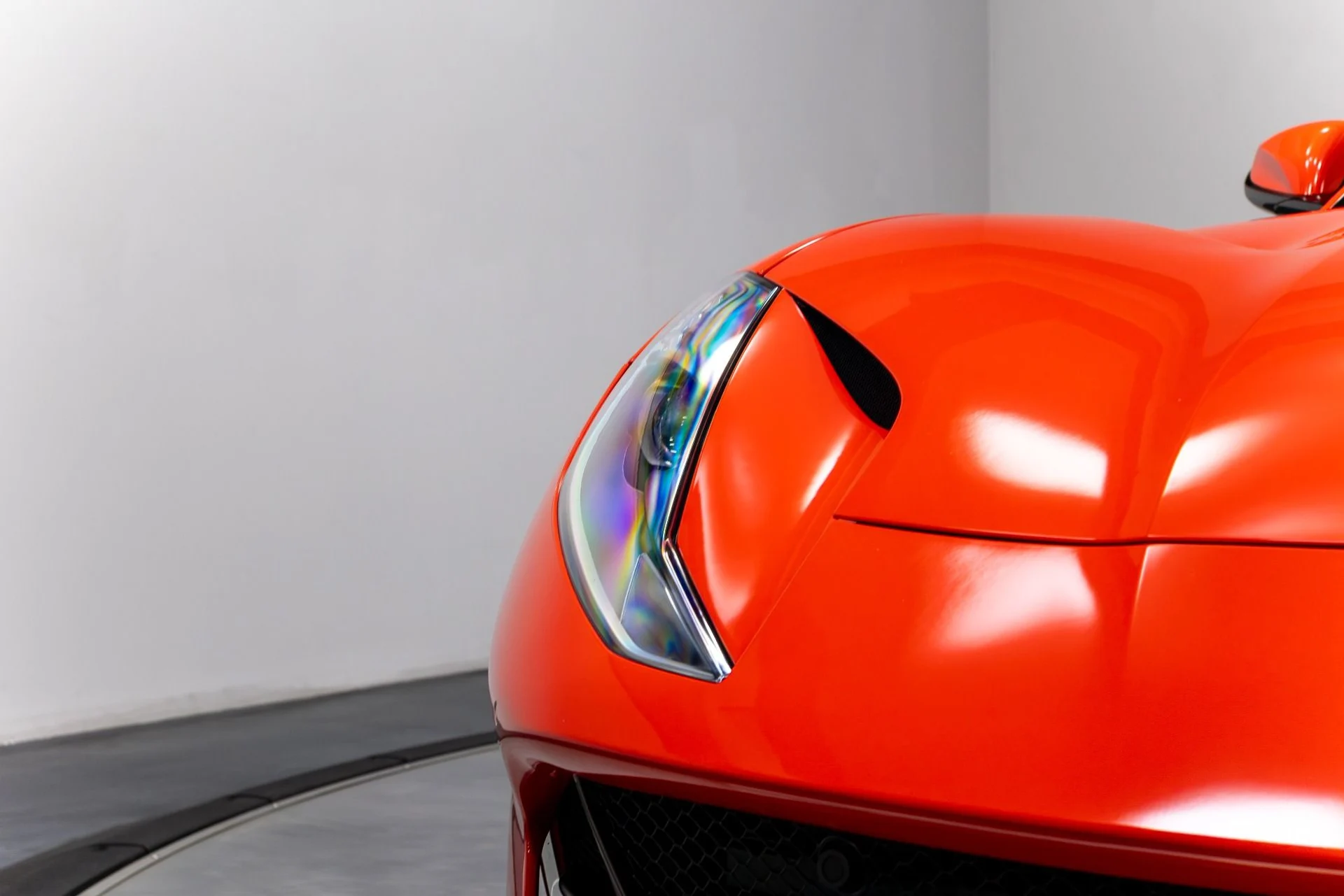 mph044_1793787279_Used_2018_Ferrari_812_Superfast_1763480061_b2d02a7044