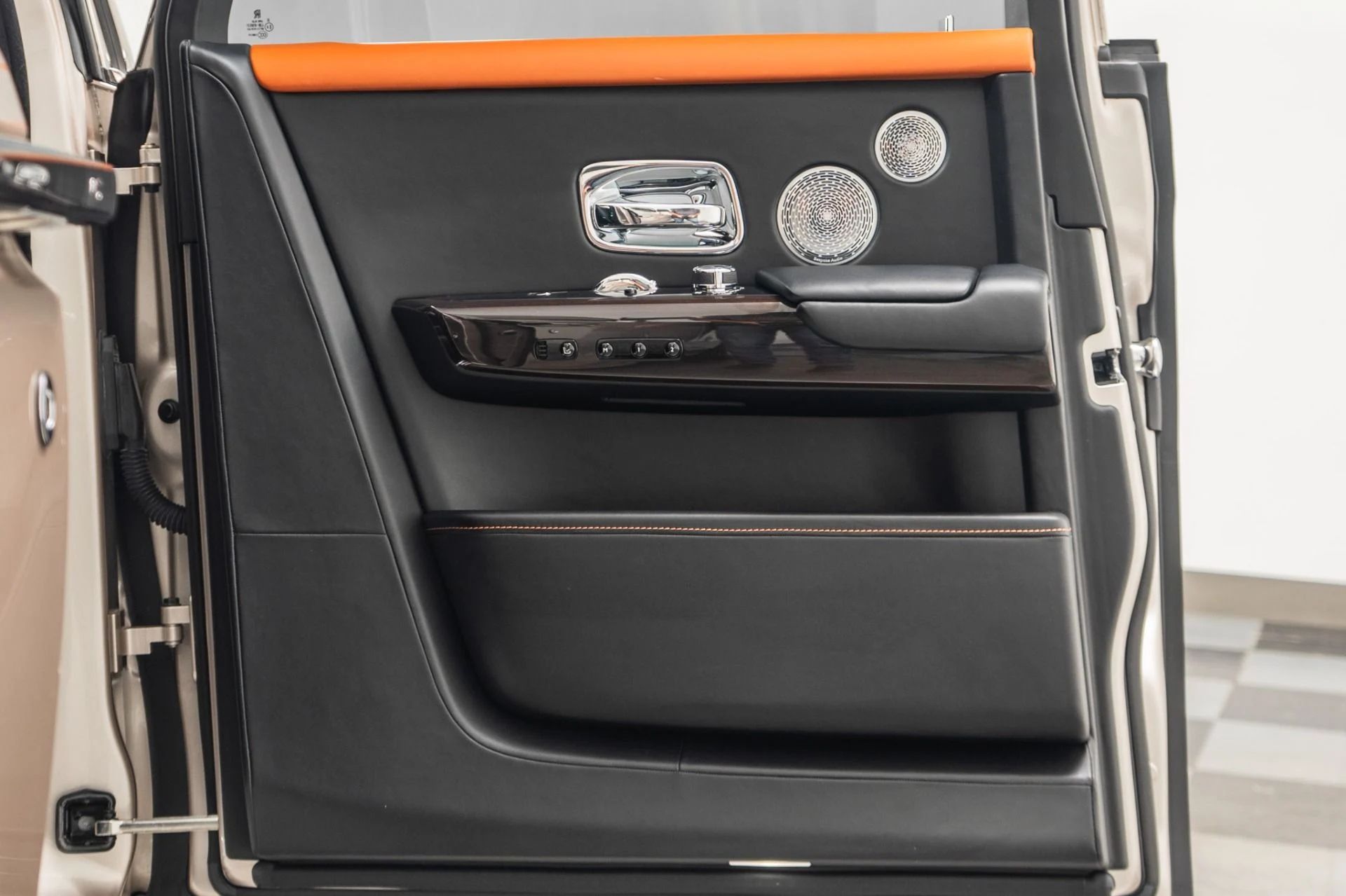 mph044_1794396392_Used_2019_Rolls_Royce_Phantom_The_Phantom_Package_Two_Tone_Paint_Bespoke_Audio_1785353671_fd06d76d4f