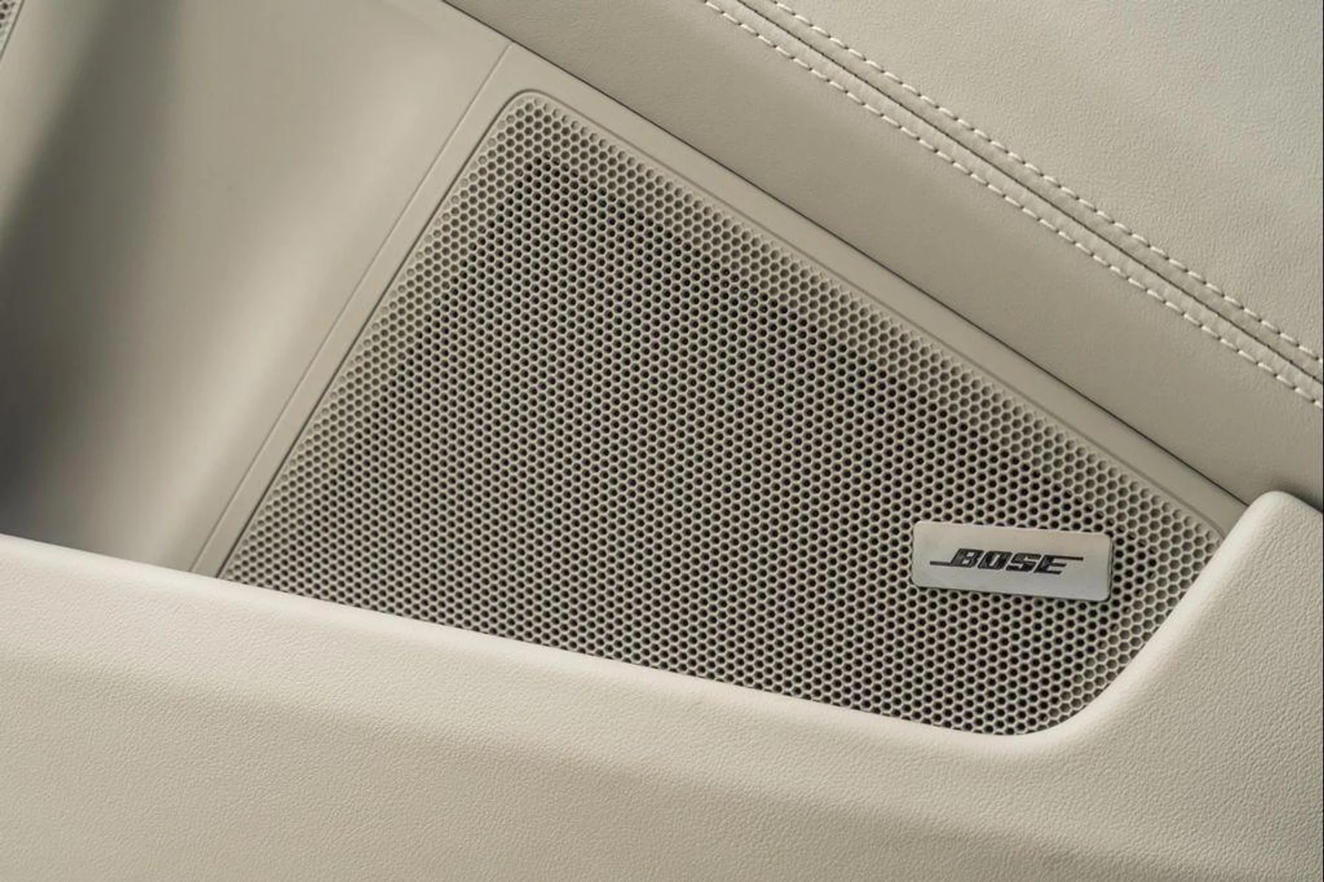 mph044_1807903891_DW_Kp6_AZH_Hi_R_Ue_Lad_R_Wdx5_U_Ncyl_U_32b2163948