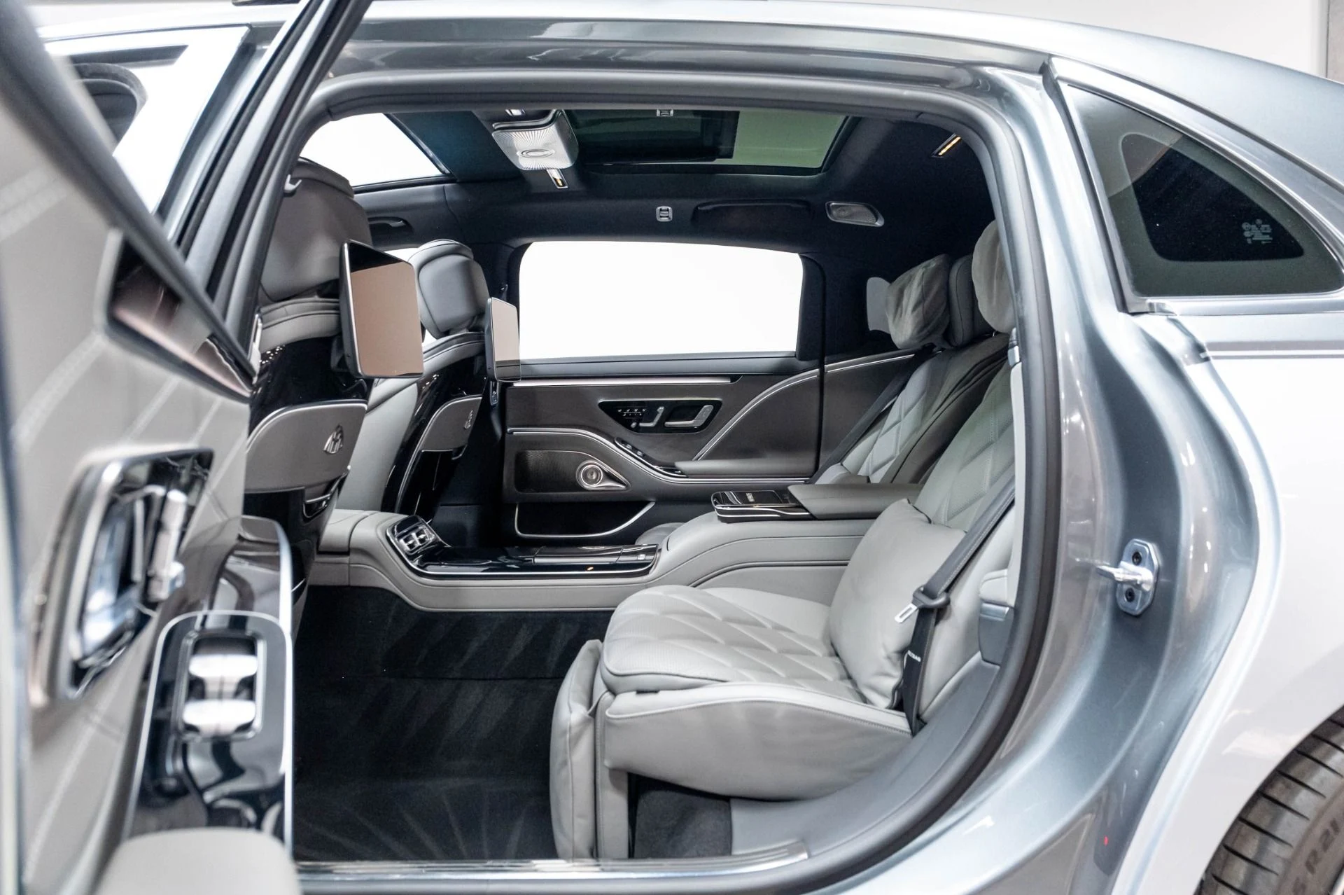 mph044_1837126016_Used_2024_Mercedes_Benz_S_Class_Maybach_S_680_4_MATIC_1777501614_e06c276c16