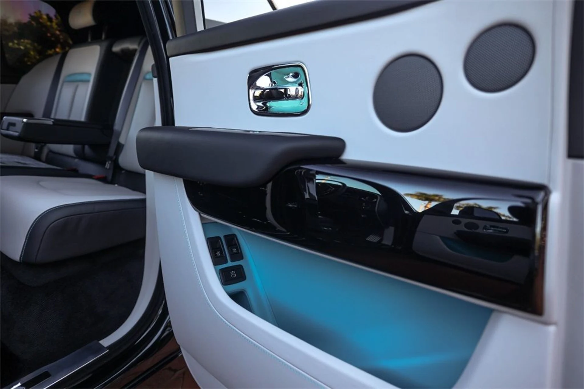 mph044_1841857354_71687bab26a062f368b56fb2d675260b_841bb481e6