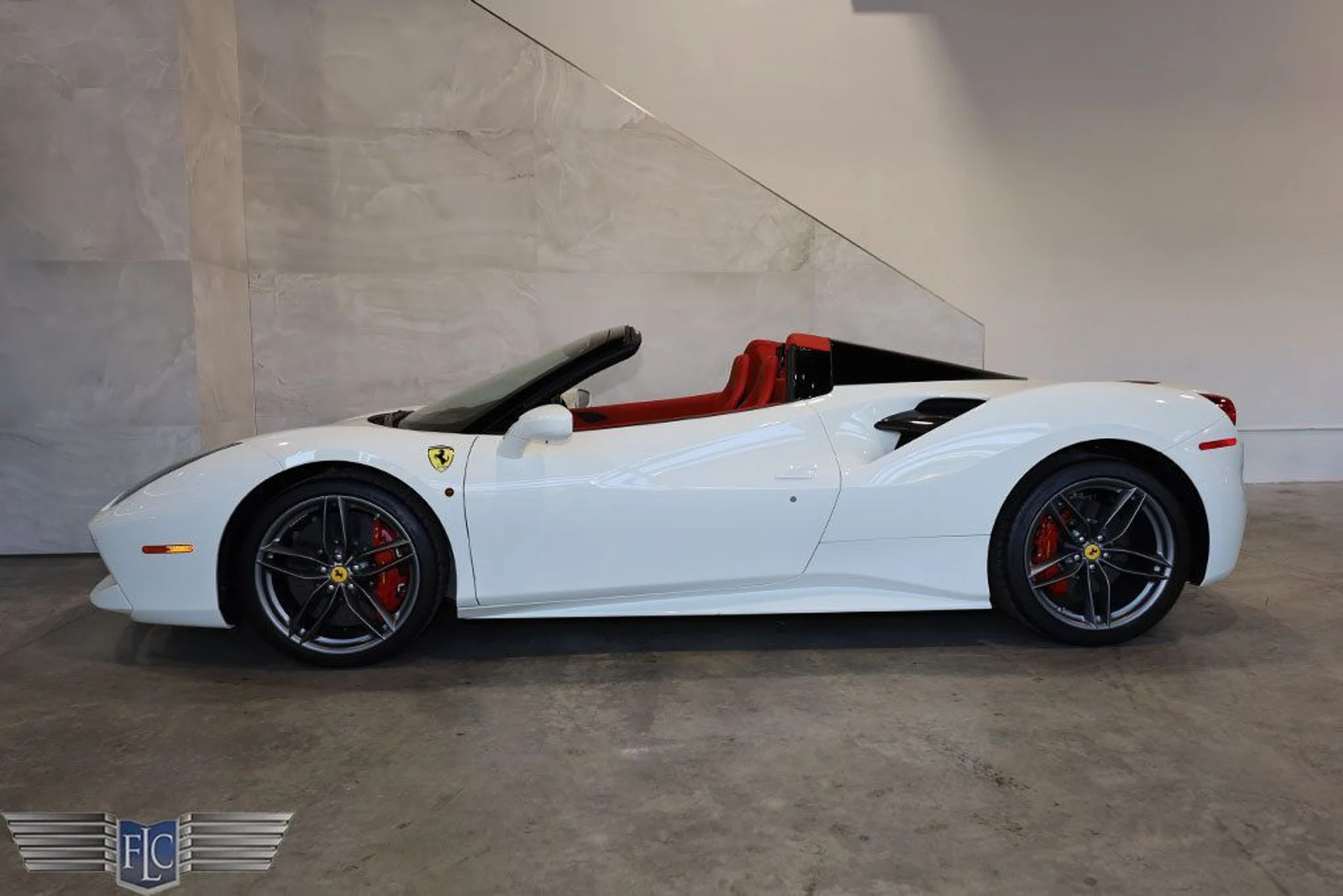 mph044_190691261_used_2019_ferrari_488_spider_convertible_9689_22223327_45_1024_d5bccb615b