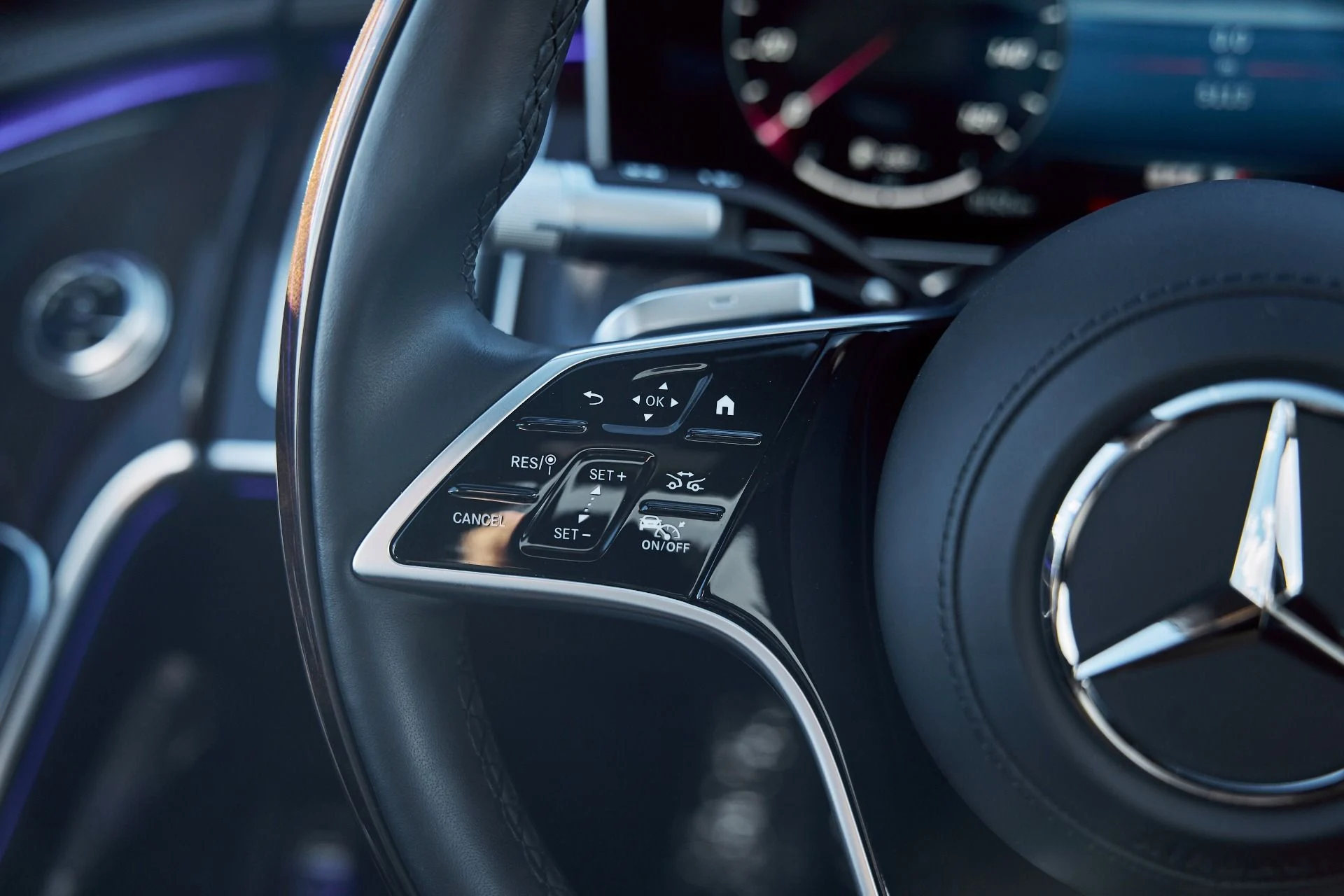 mph044_1915582530_Used_2025_Mercedes_Benz_S_Class_Maybach_S_580_1769305330_73113210e7