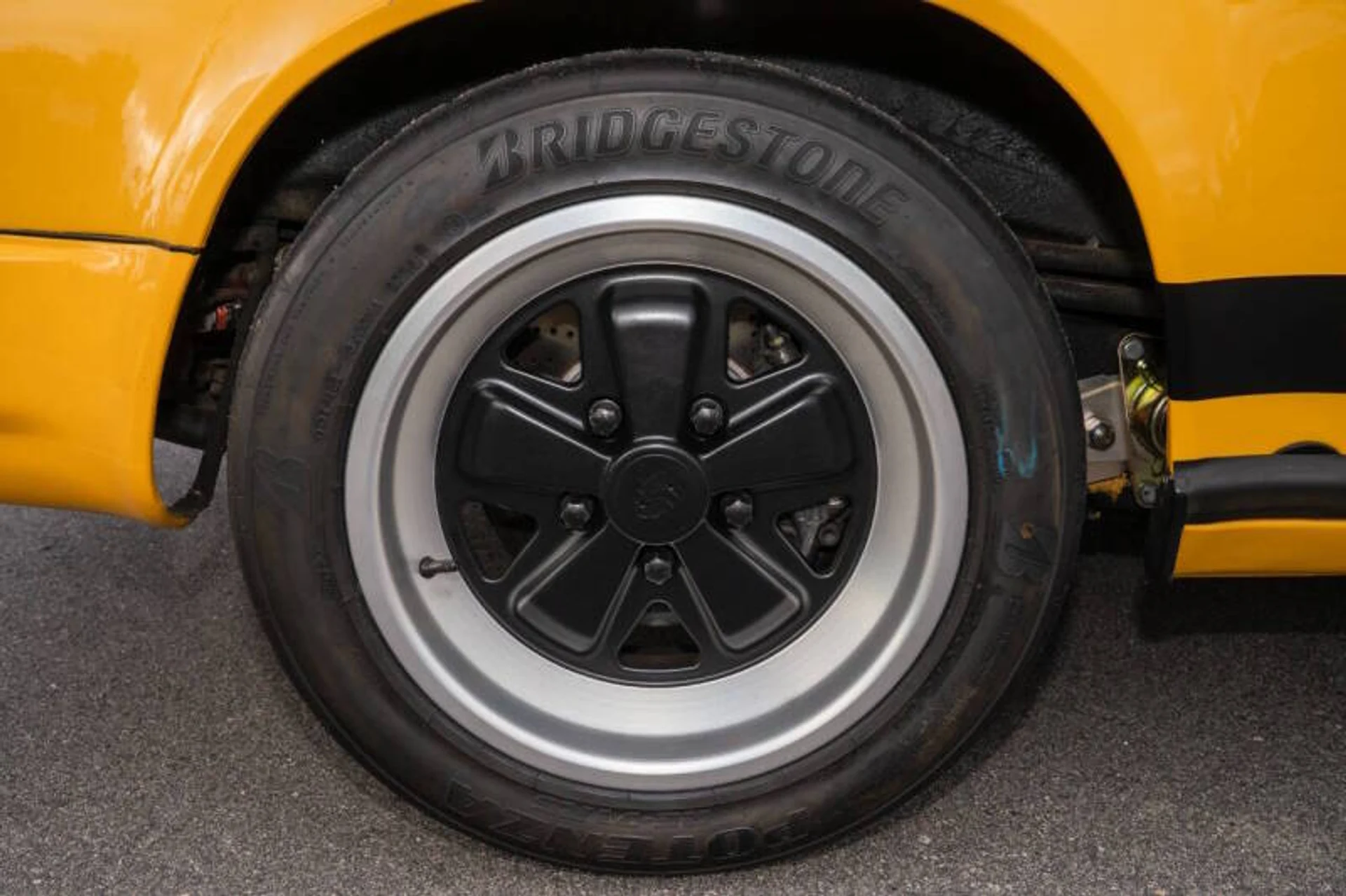 mph044_1918048073_1976_porsche_911_carrera_coupe_911_carrera_coupe_37c3b24b2b