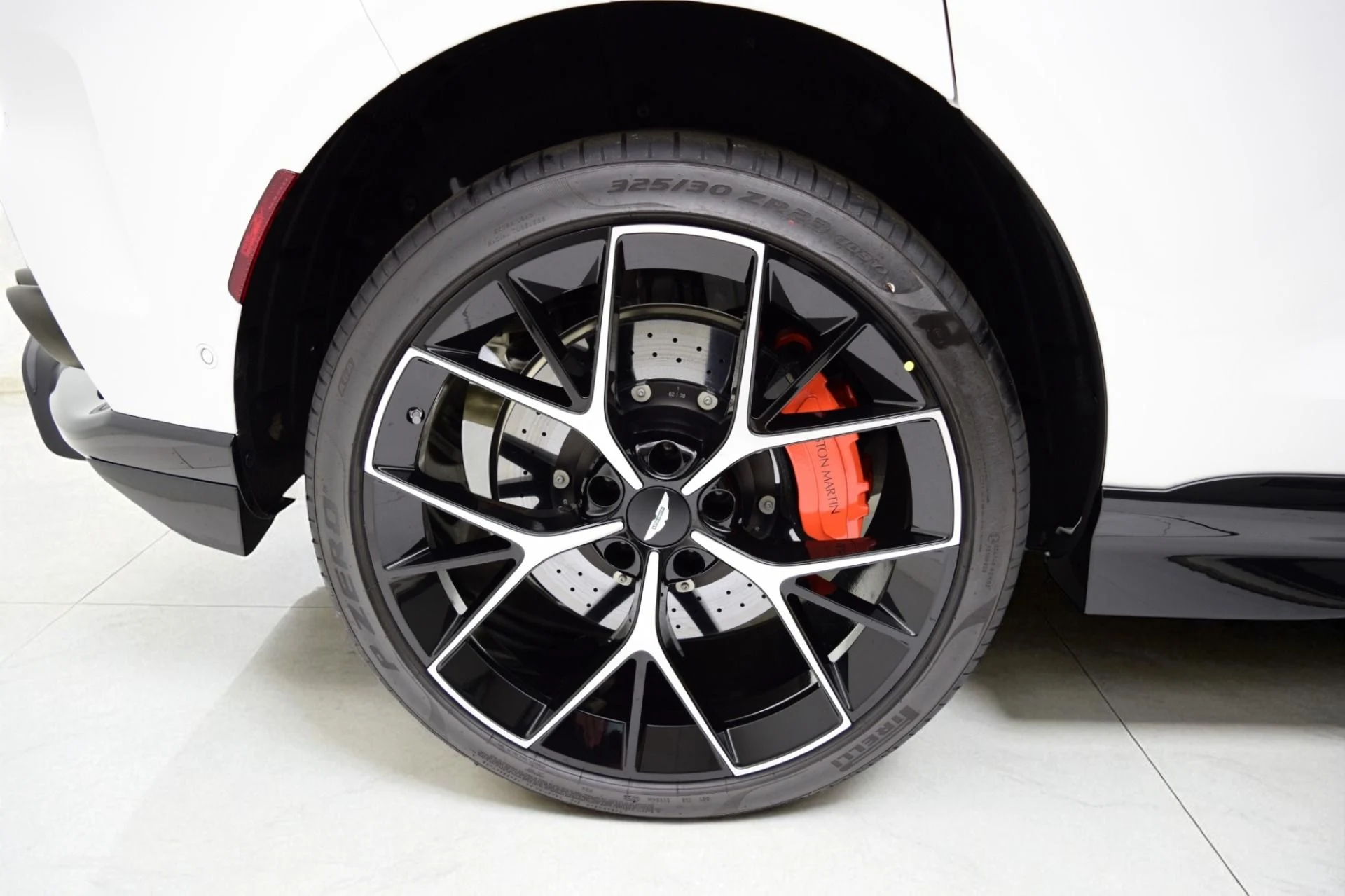 mph044_192083575_New_2025_Aston_Martin_DBX_707_ee83be979d