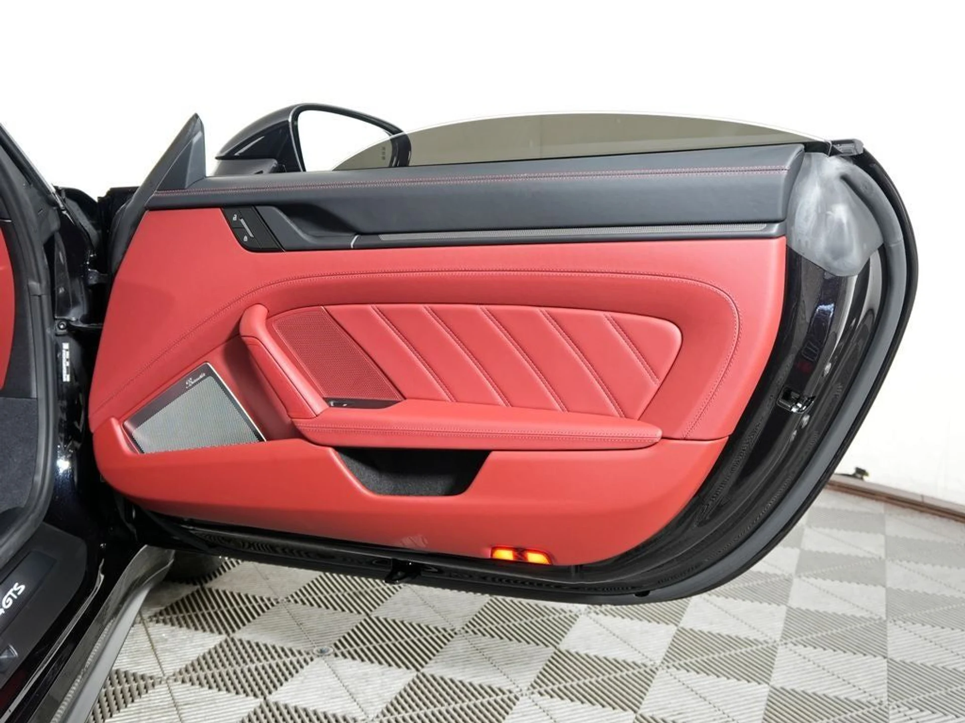 mph044_1970660375_45_072bc44341