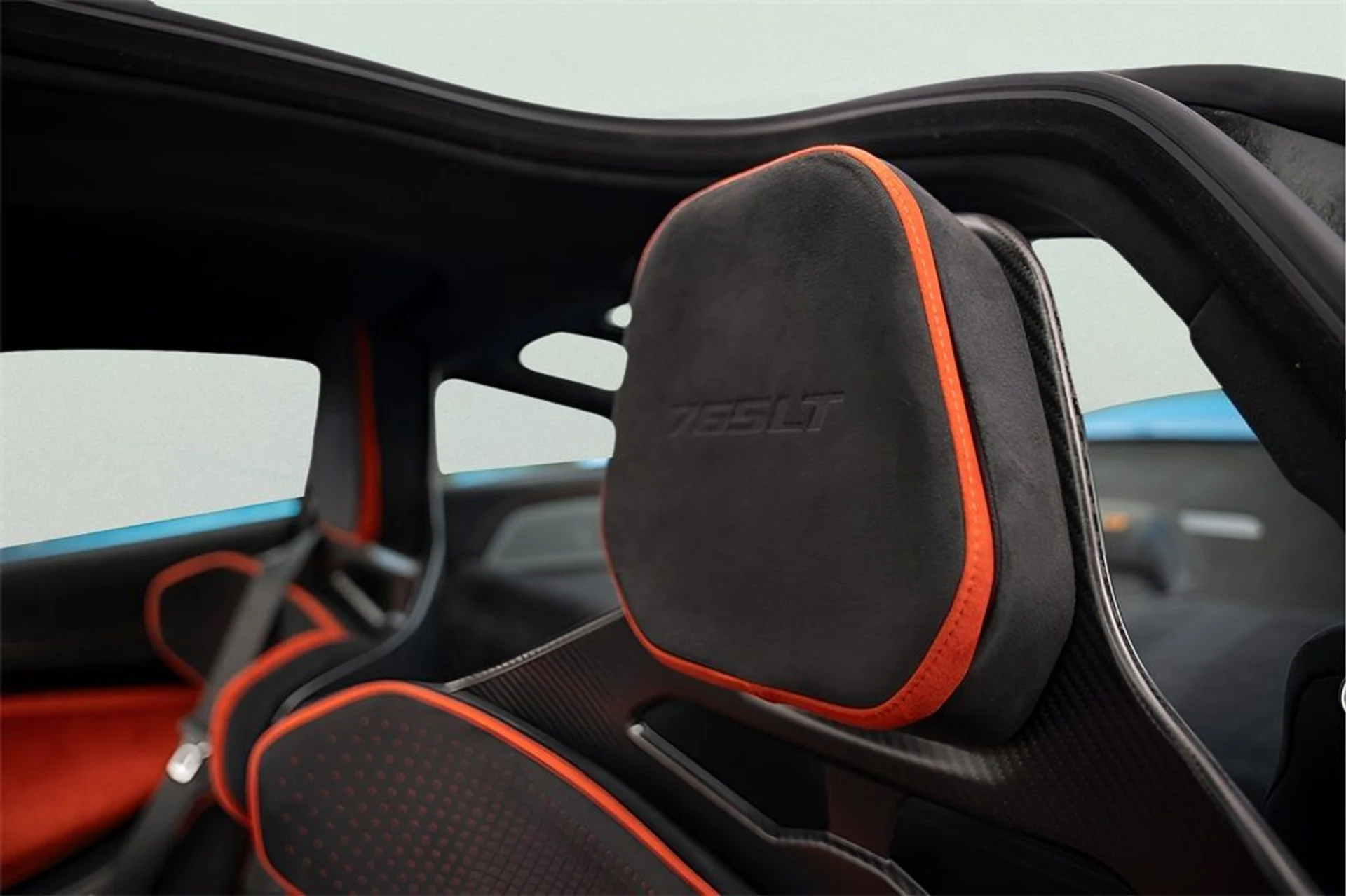 mph044_1990744352_image_46_4f4463b91f